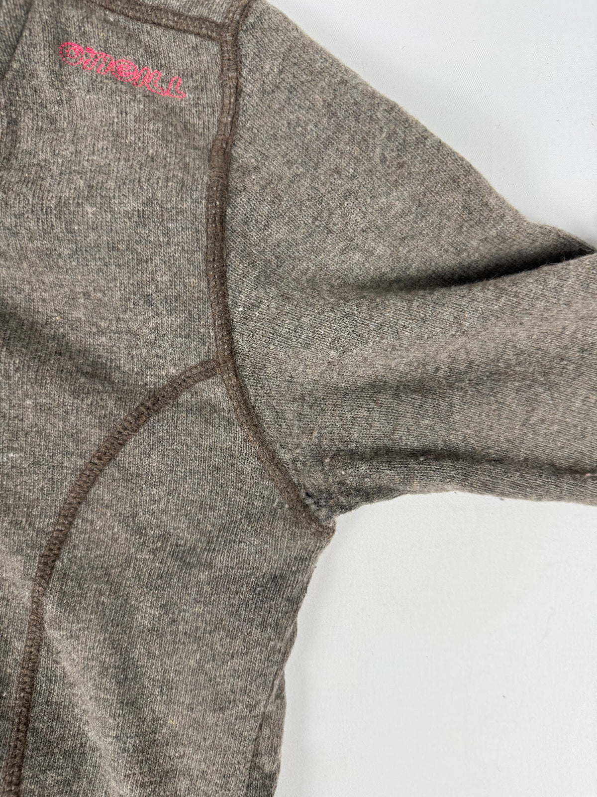 Mini-robe en maille grise à manches courtes avec nouage (S)