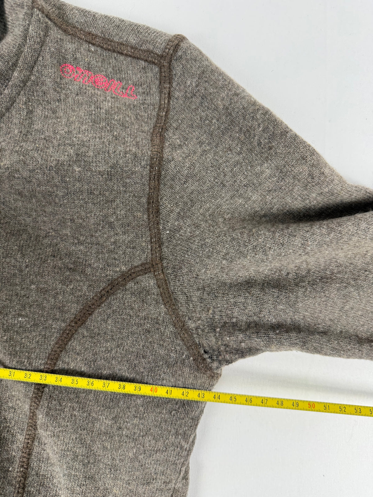 Mini-robe en maille grise à manches courtes avec nouage (S)