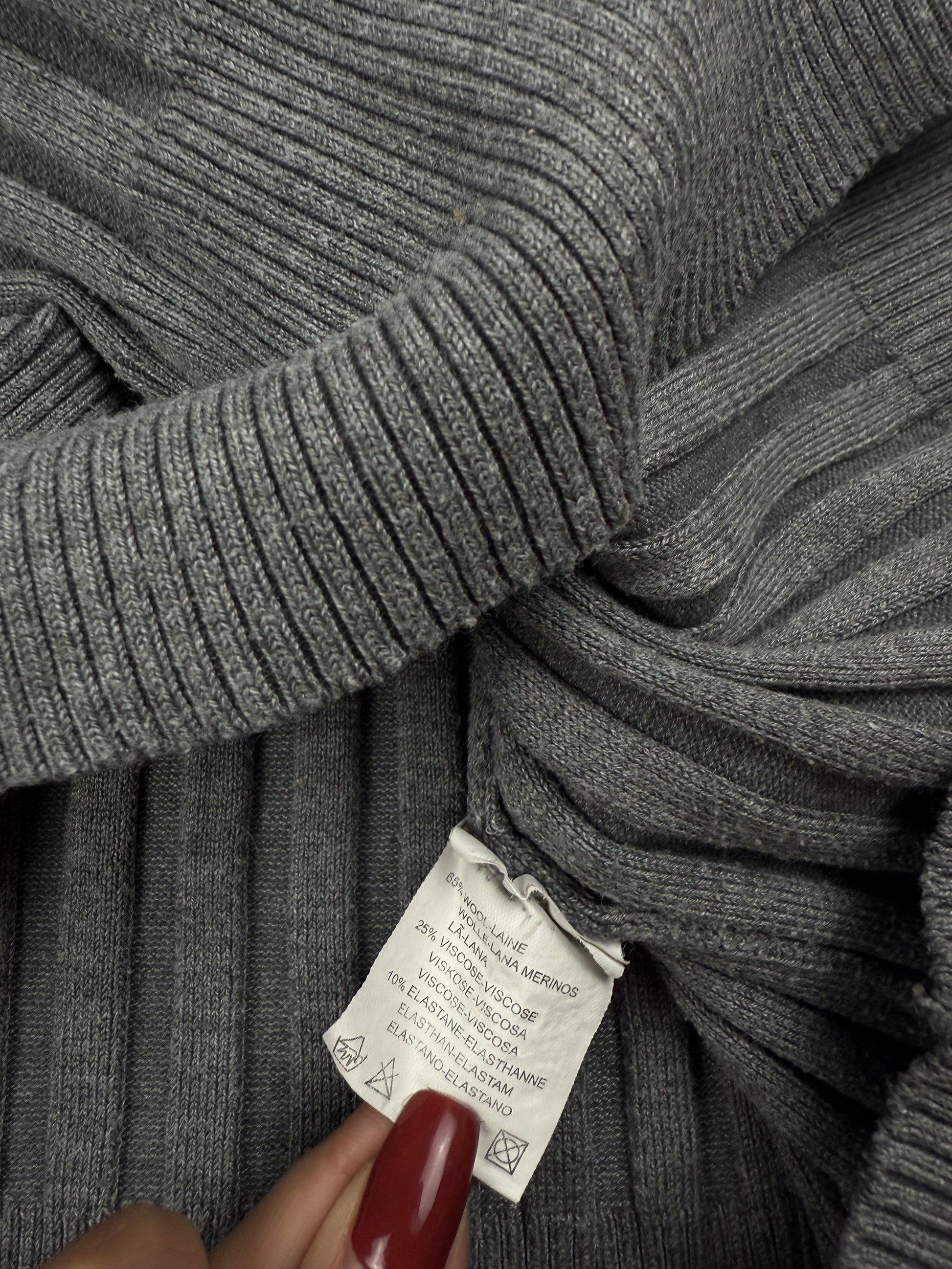 2 in 1 tight fit panther shirt & grey cardigan (S)