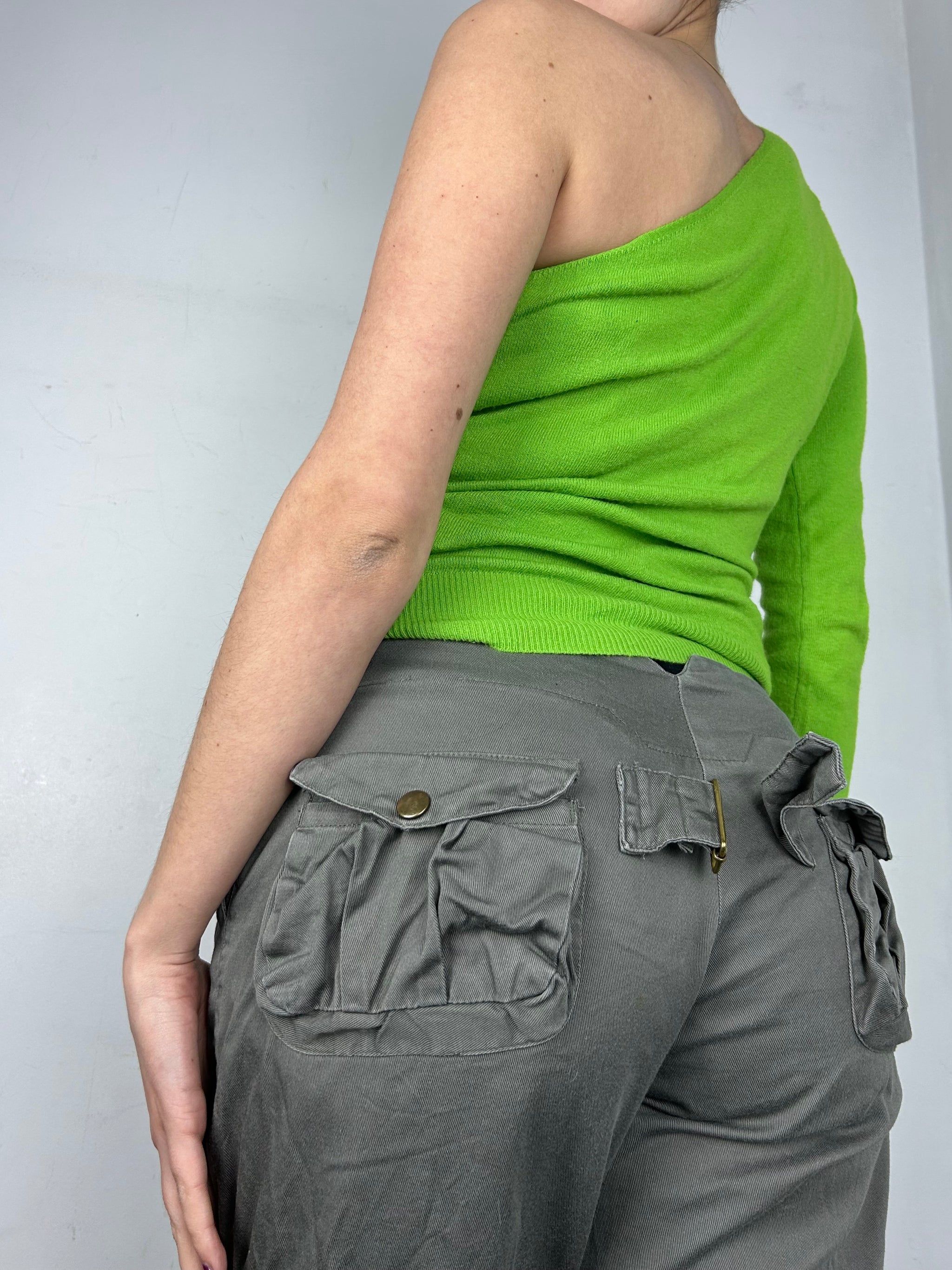 Green one shoulder asymmetric jumper (S)
