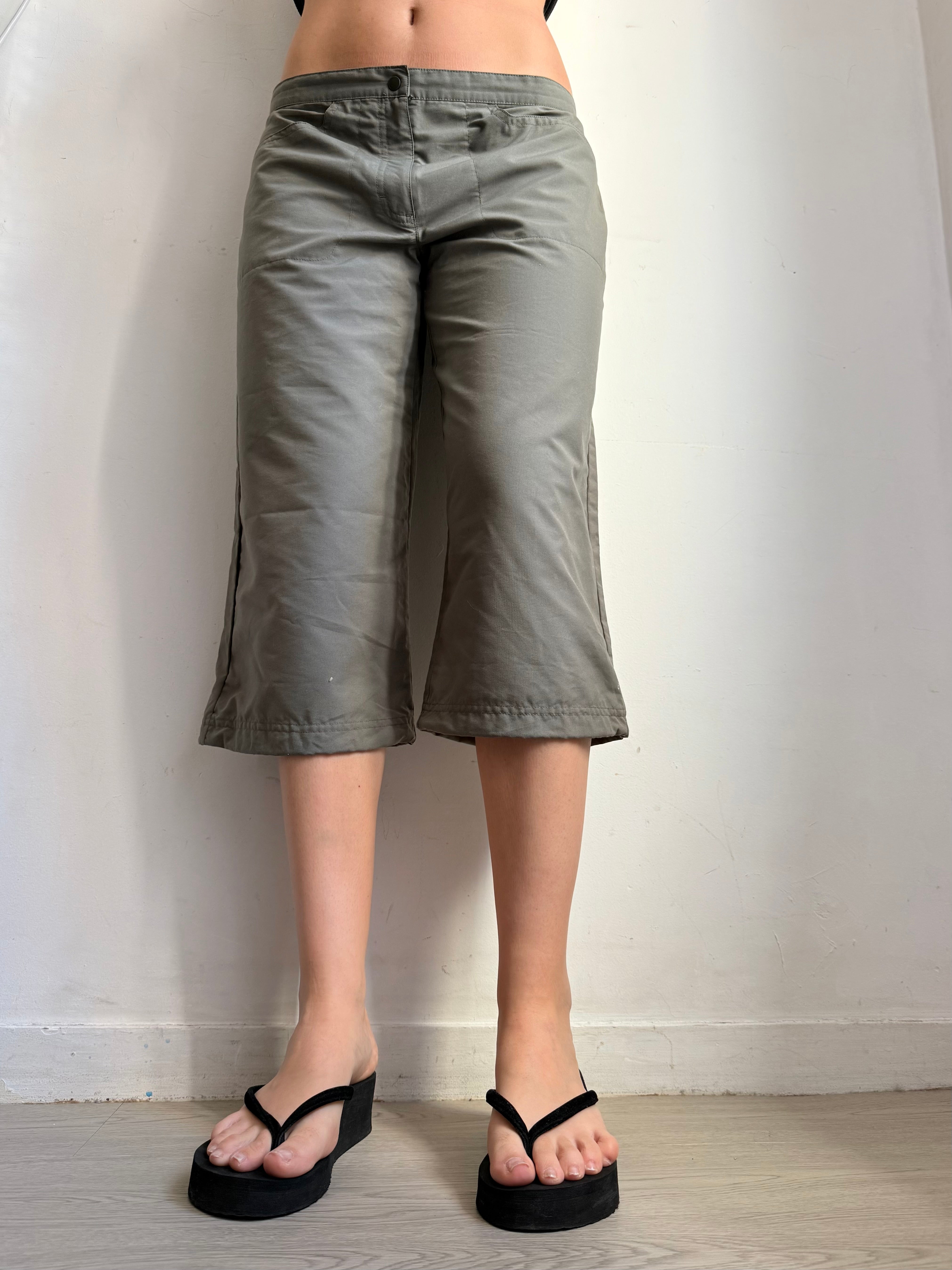 Khaki low rise baggy capri pants (L)