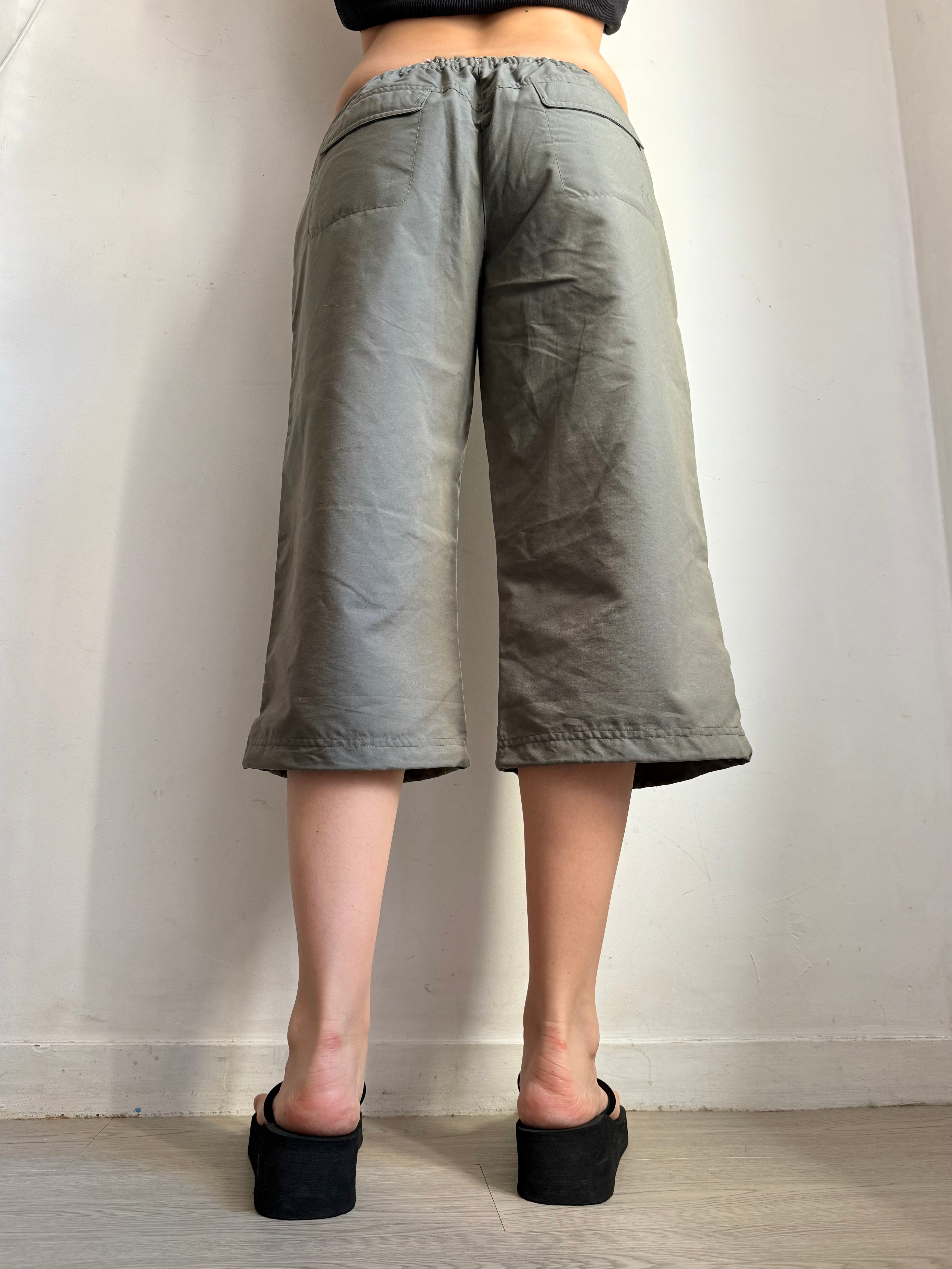 Khaki low rise baggy capri pants (L)