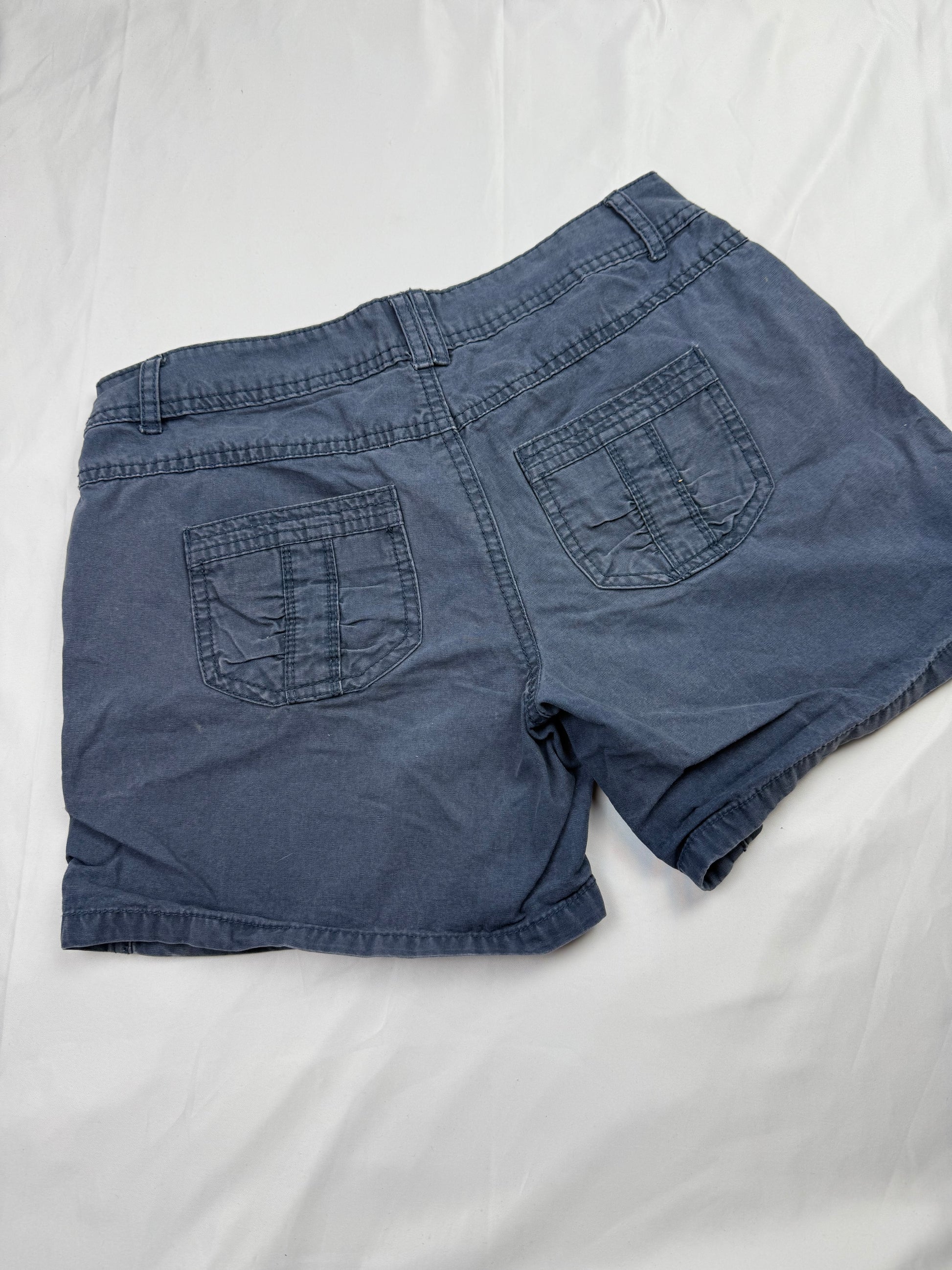 Navy 100% cotton low rise cargo short (XS)