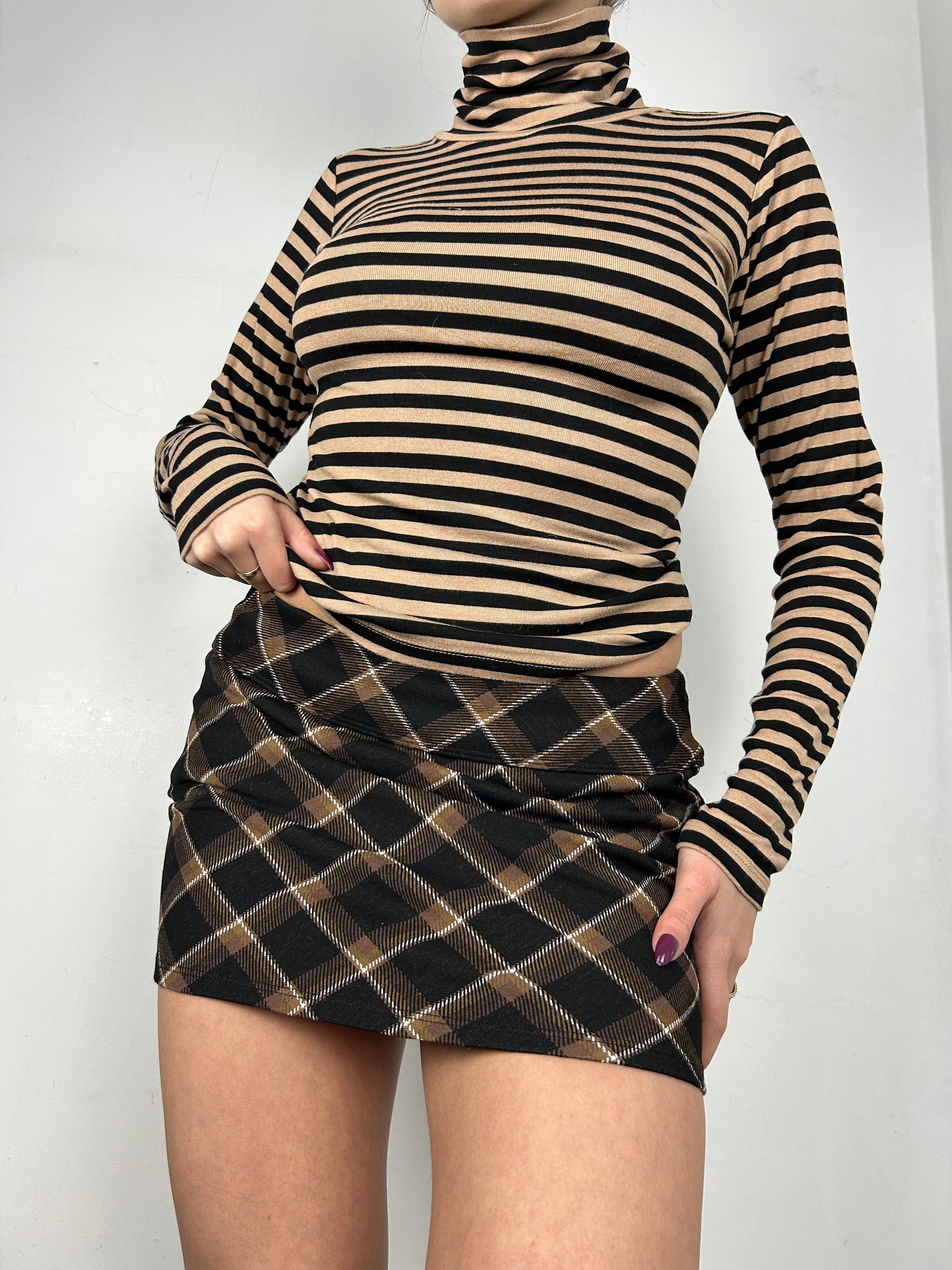 Beige striped turtleneck long sleeves top (S/M)