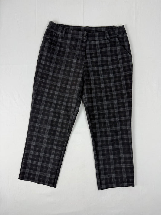 Black check print low waist capri pants (M/L)