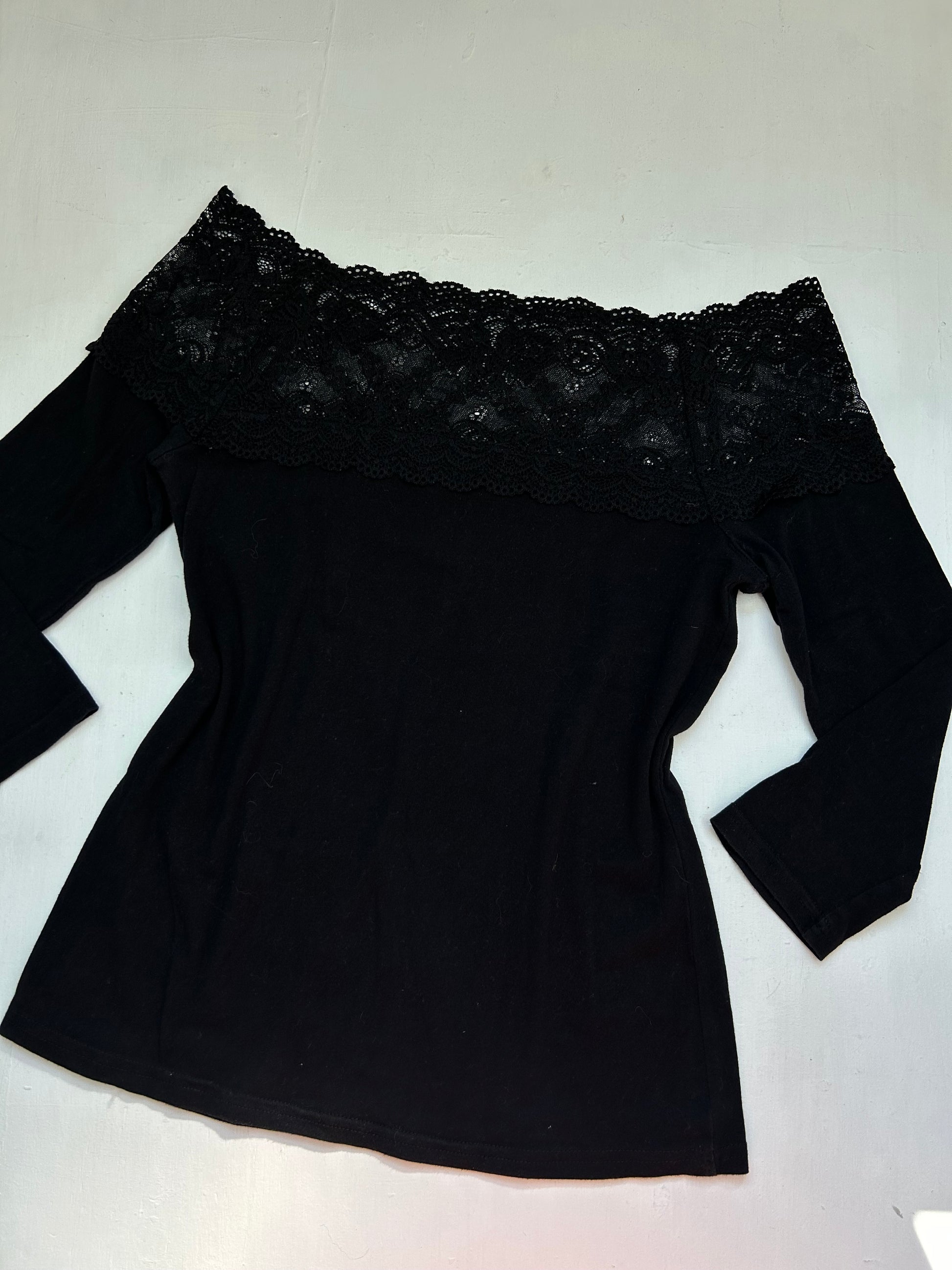 Black bardot lace neck long sleeves top (M)