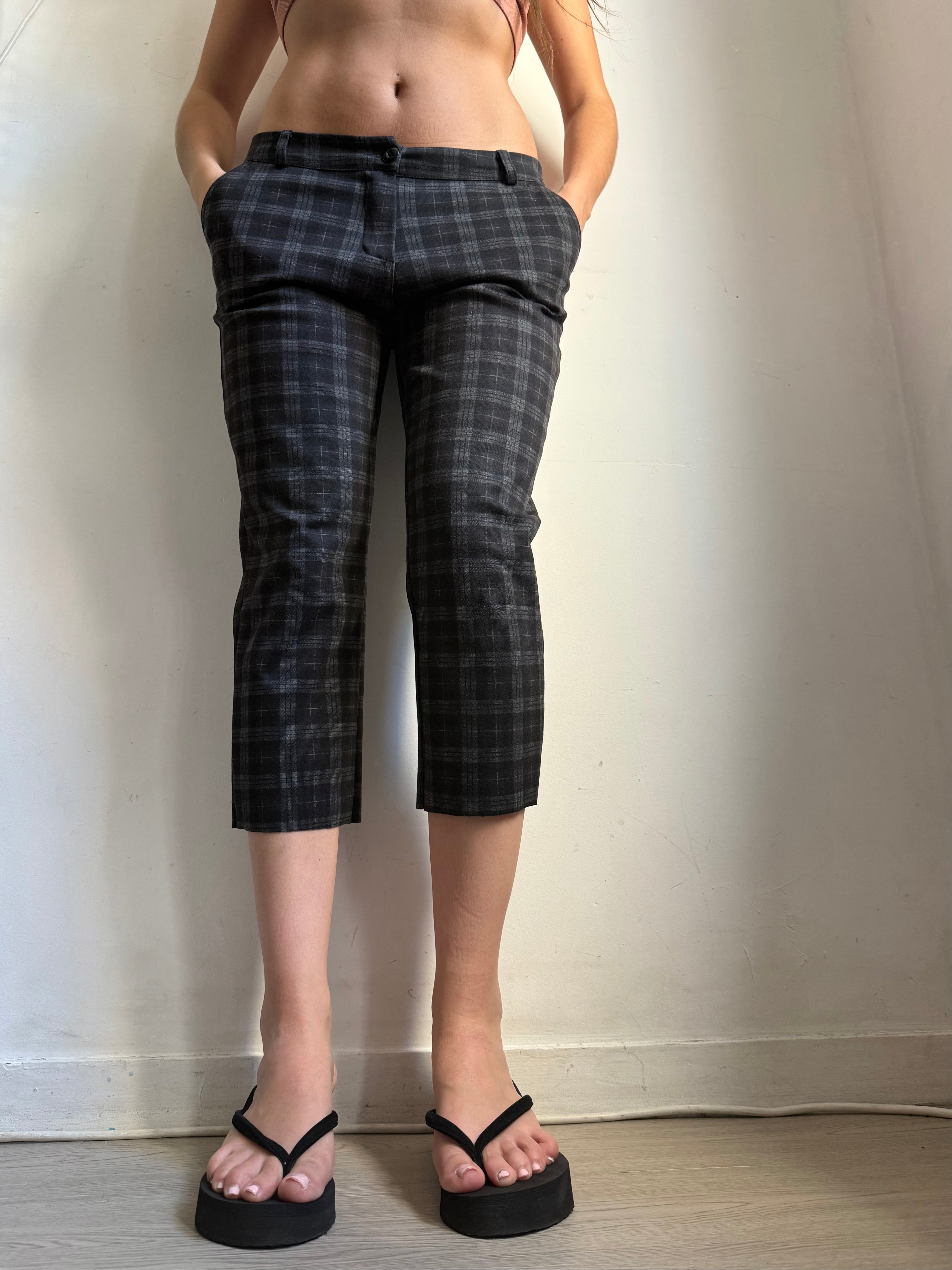 Black check print low waist capri pants (M/L)