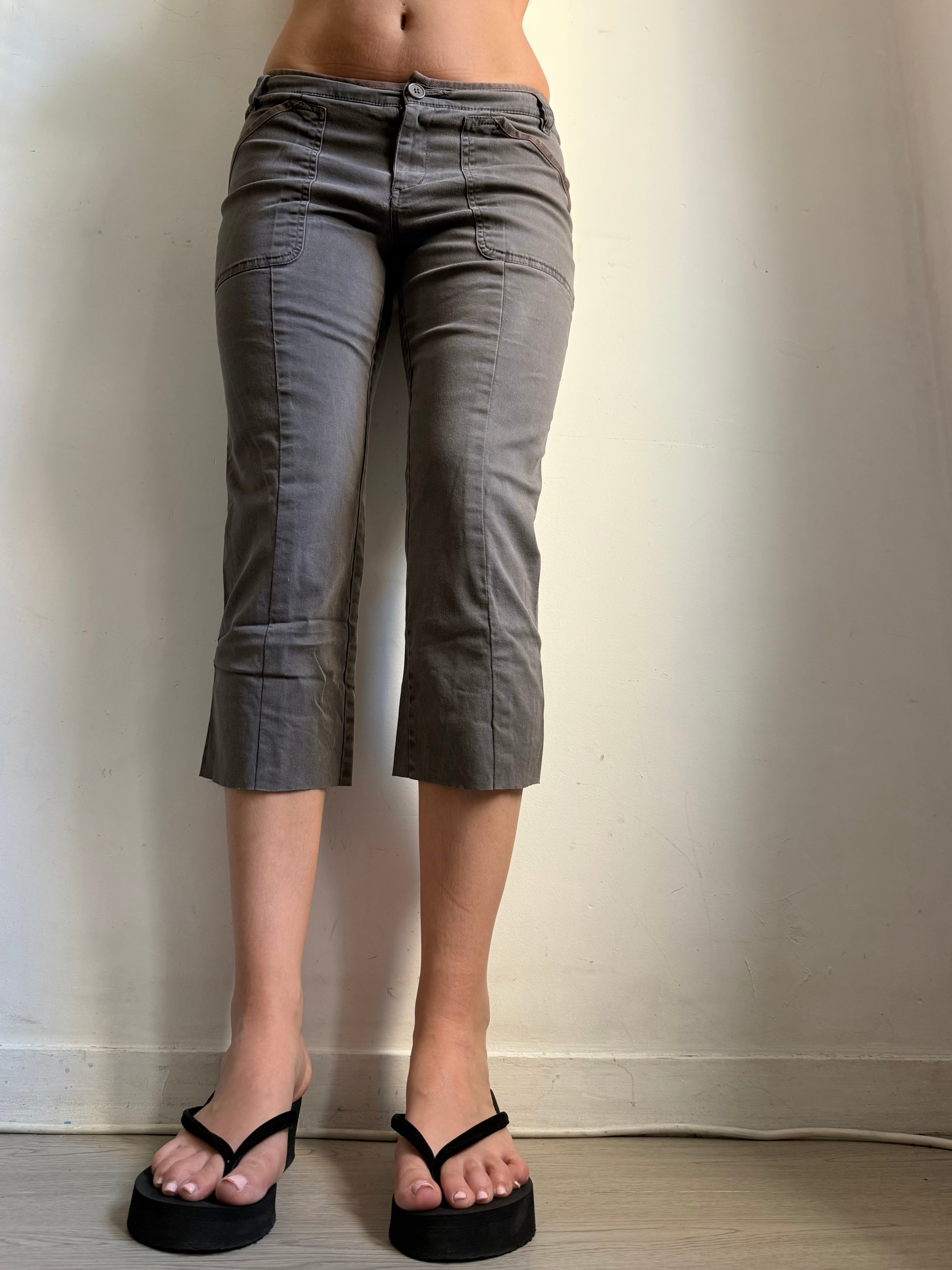 Khaki utility low rise capri pants (S)