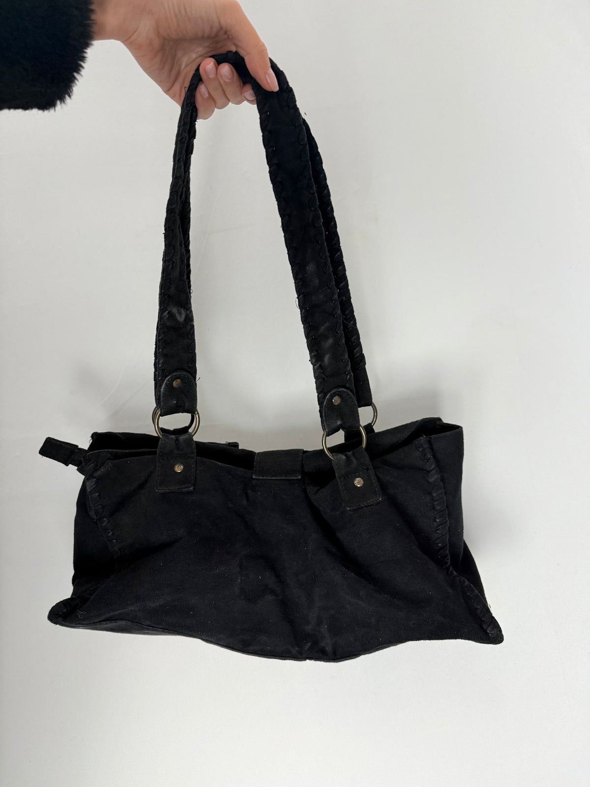 Sac à bandoulière gris avec breloques (20x38 cm)