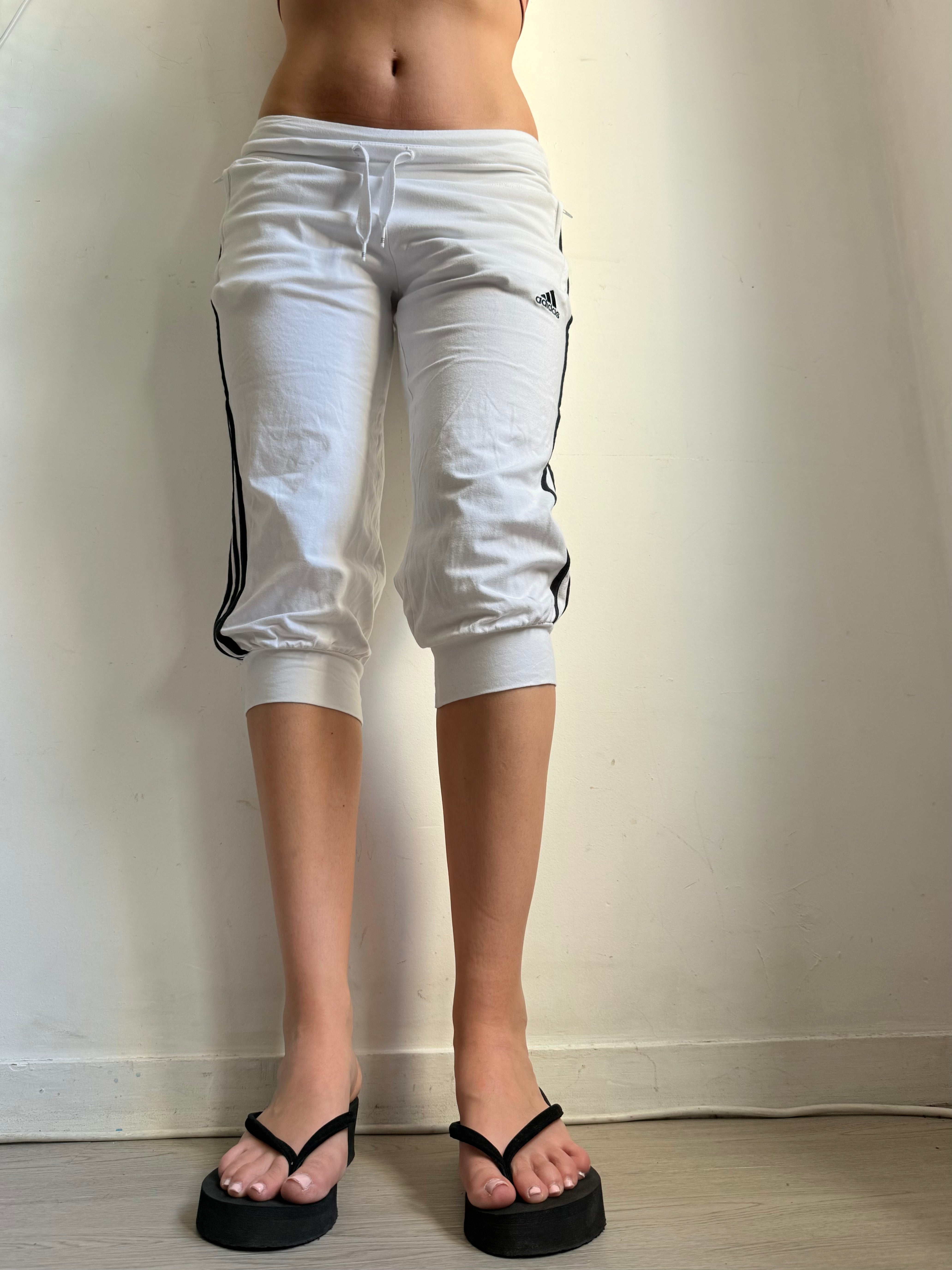 White activewear low waist capri pants (S)