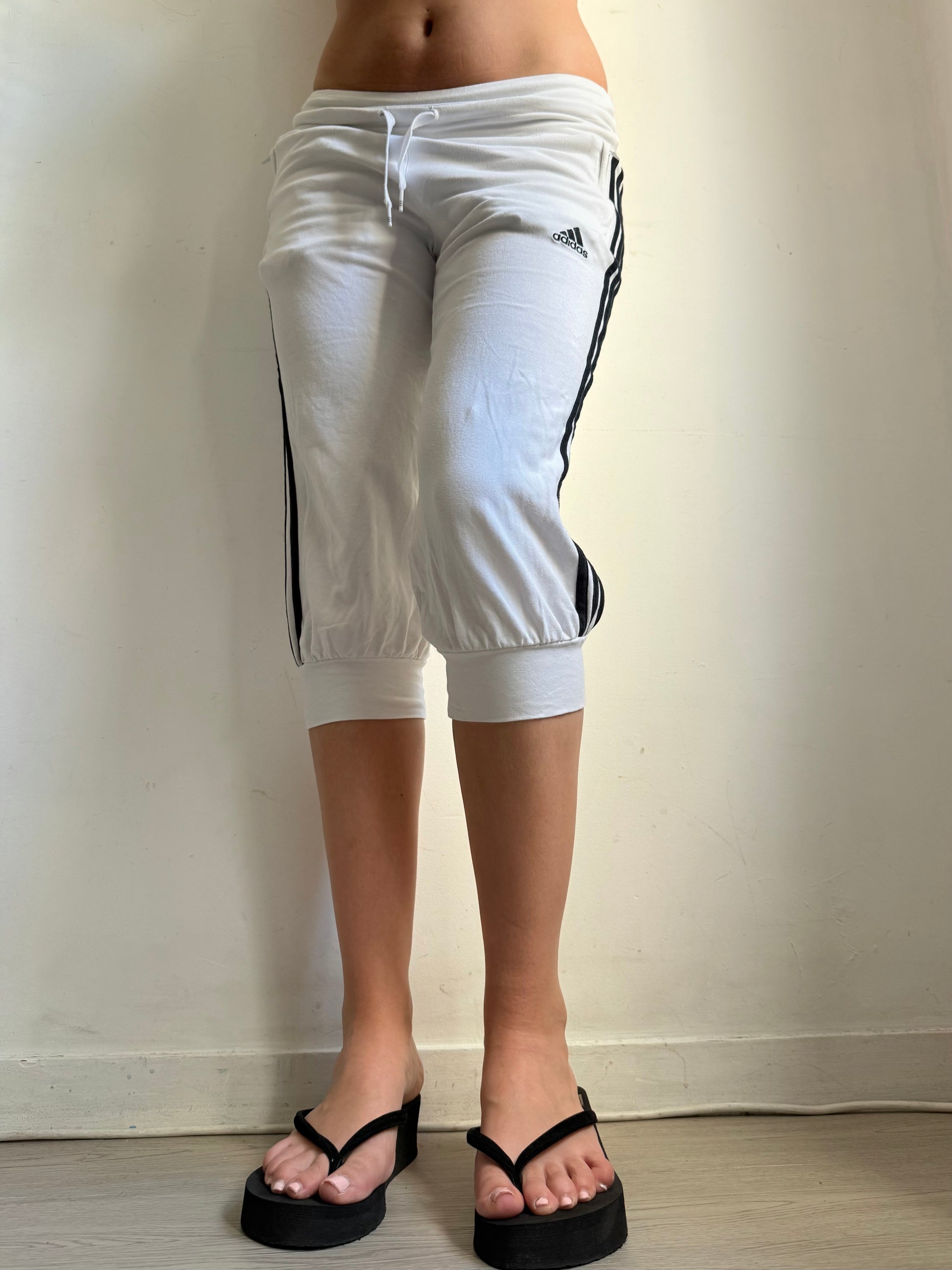 White activewear low waist capri pants (S)