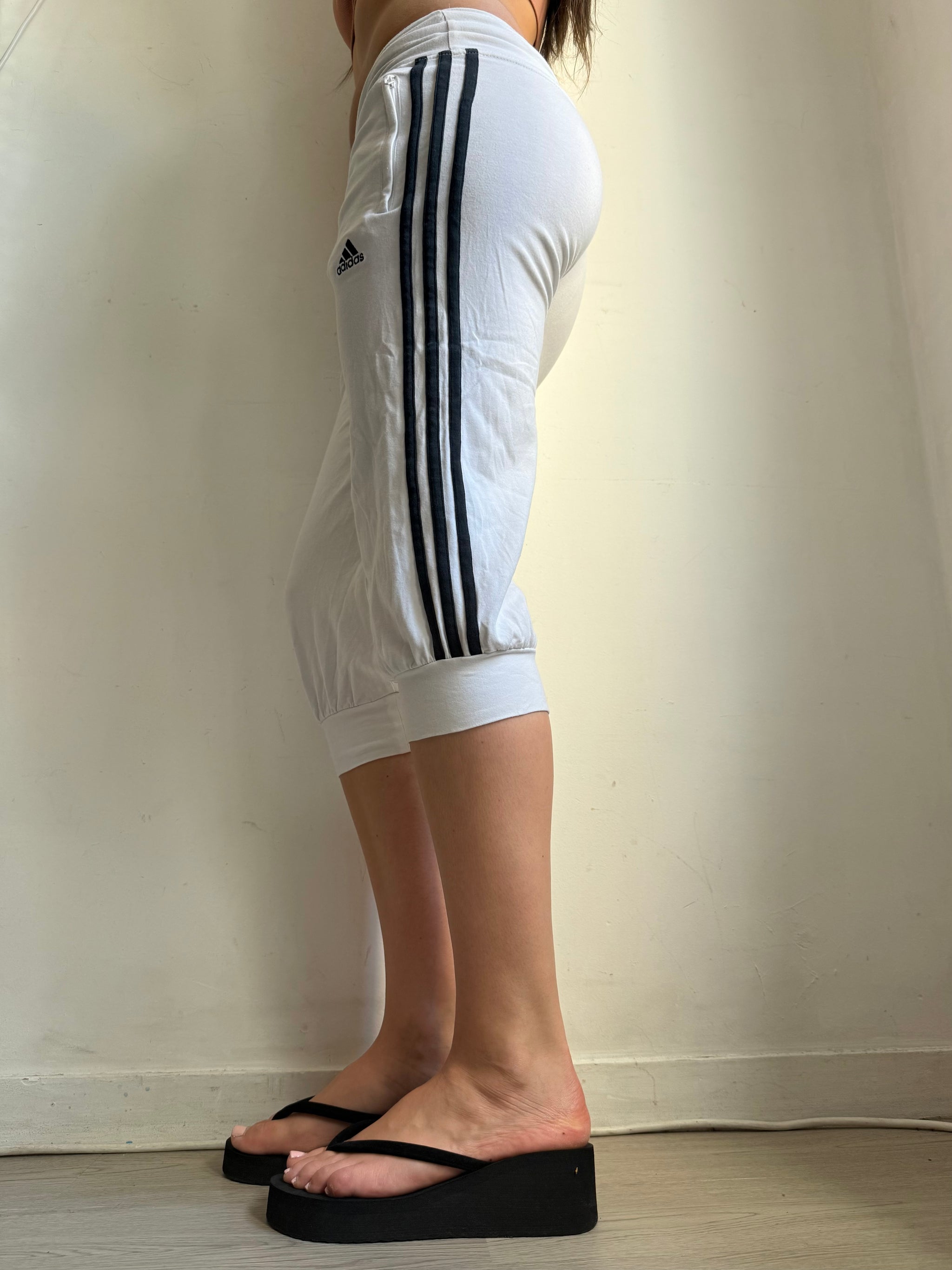 White activewear low waist capri pants (S)