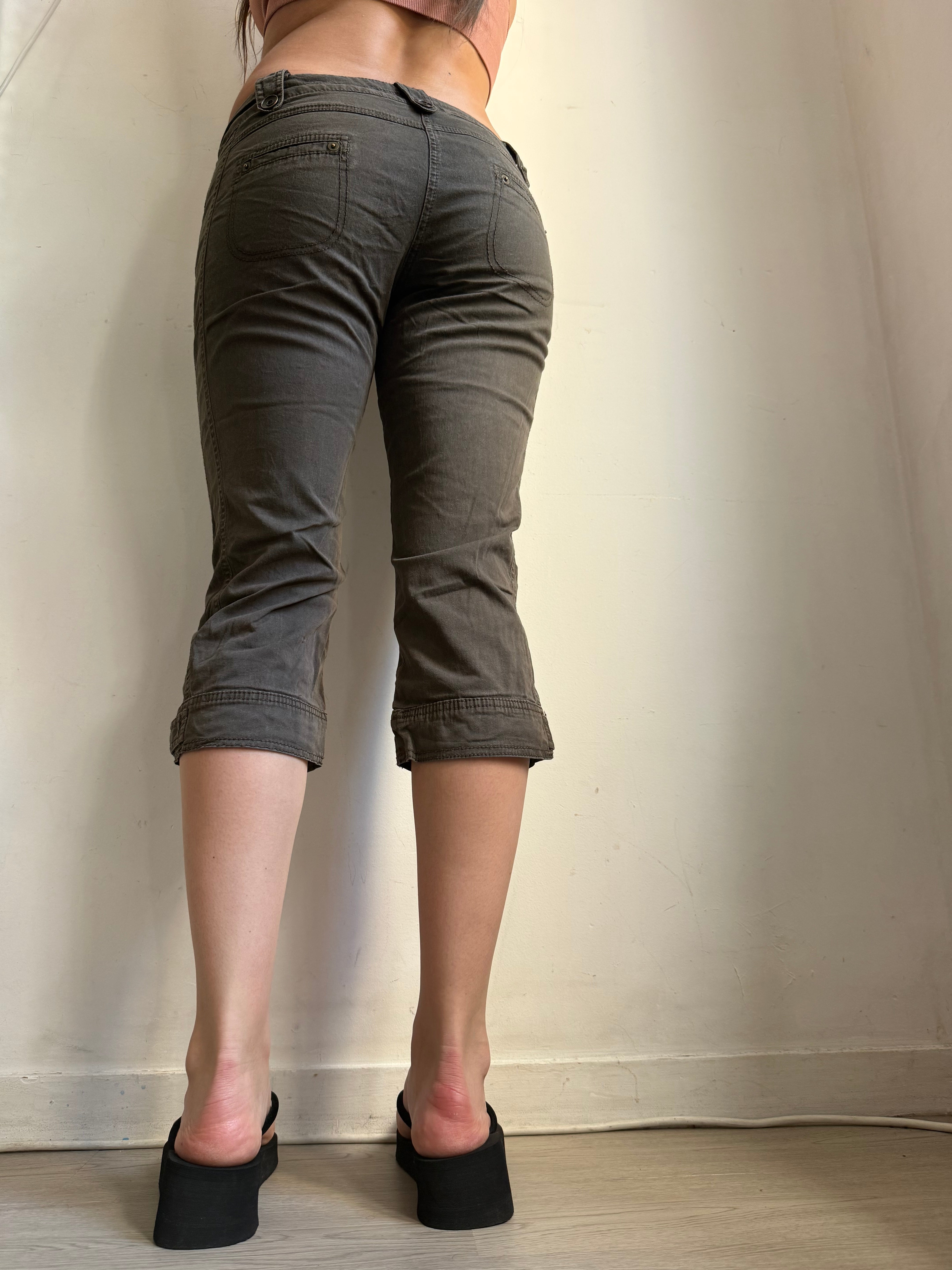 Khaki low rise capri pants (S/M)