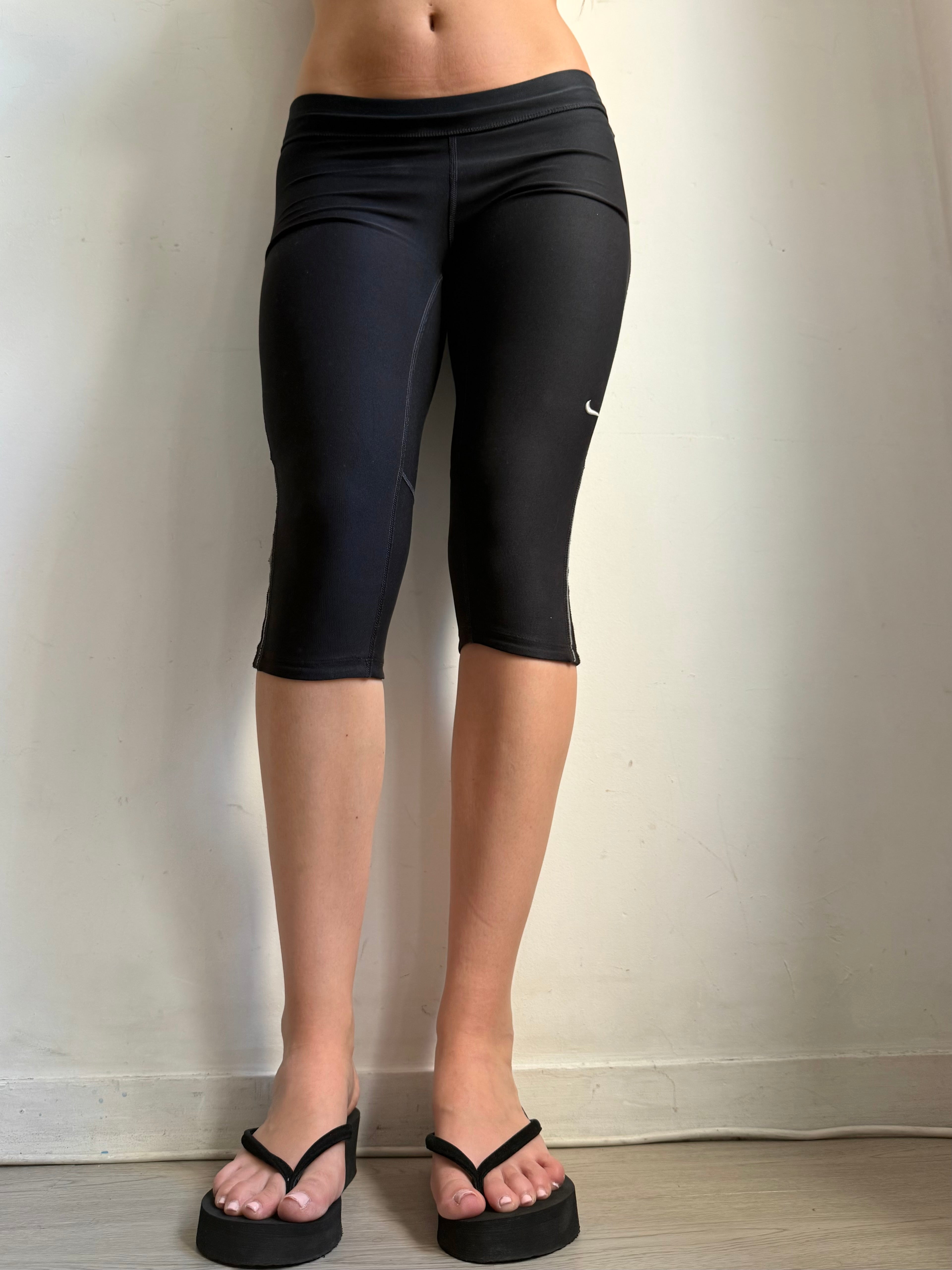 Black low waist activewear capri pants (XS/S)