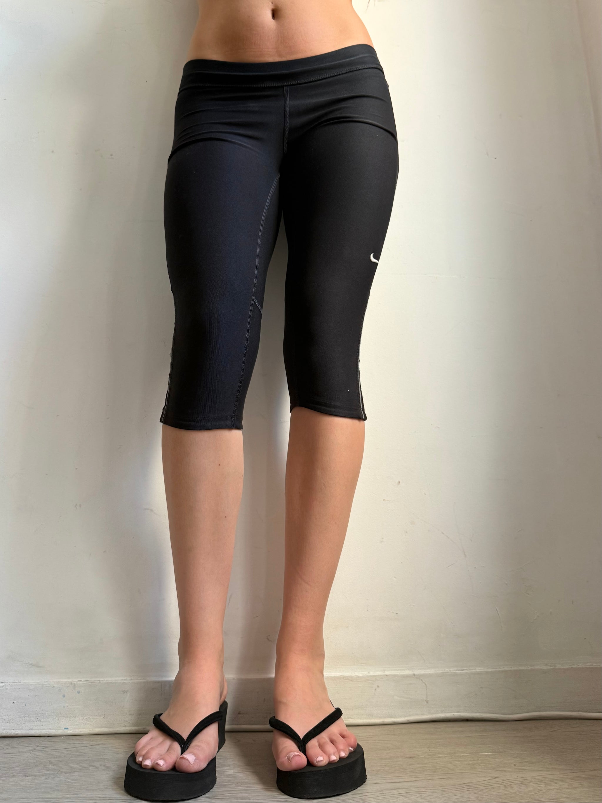 Black low waist activewear capri pants (XS/S)