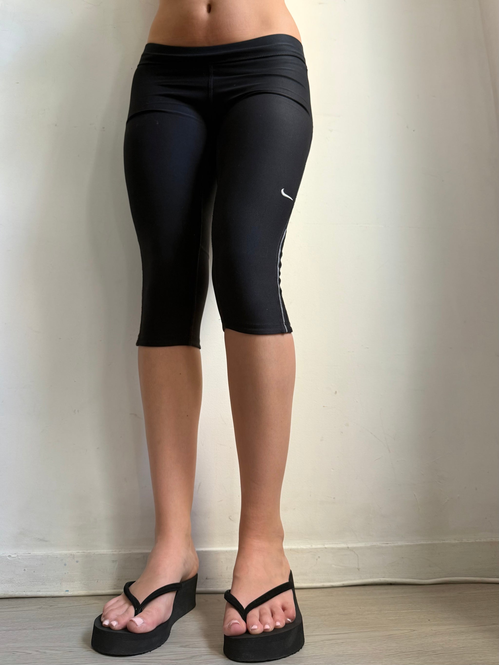 Black low waist activewear capri pants (XS/S)