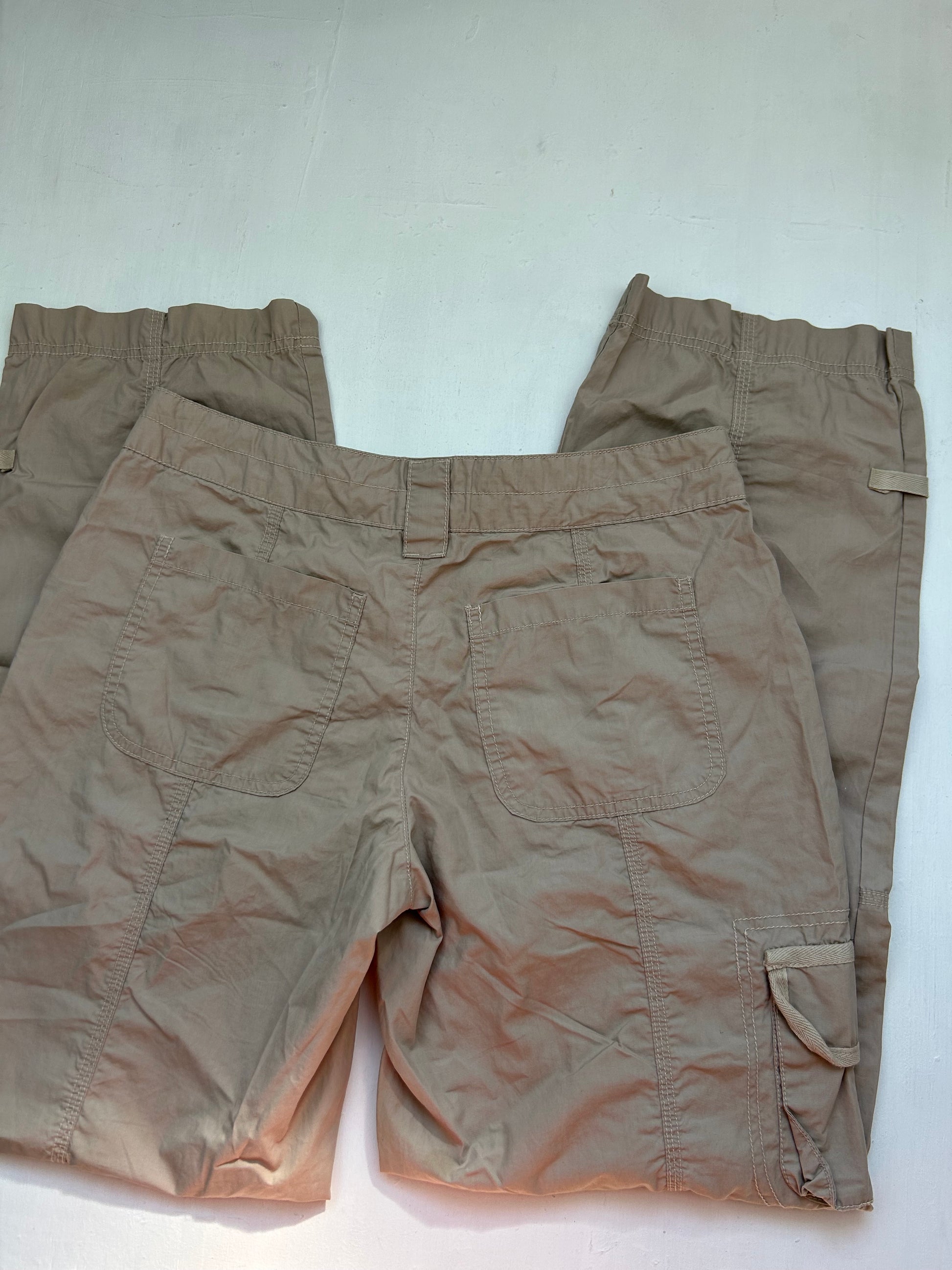 Beige cargo low rise baggy pants (L)