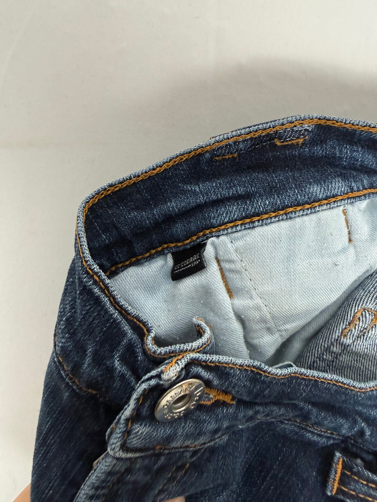 Navy denim low rise capri pants (S)
