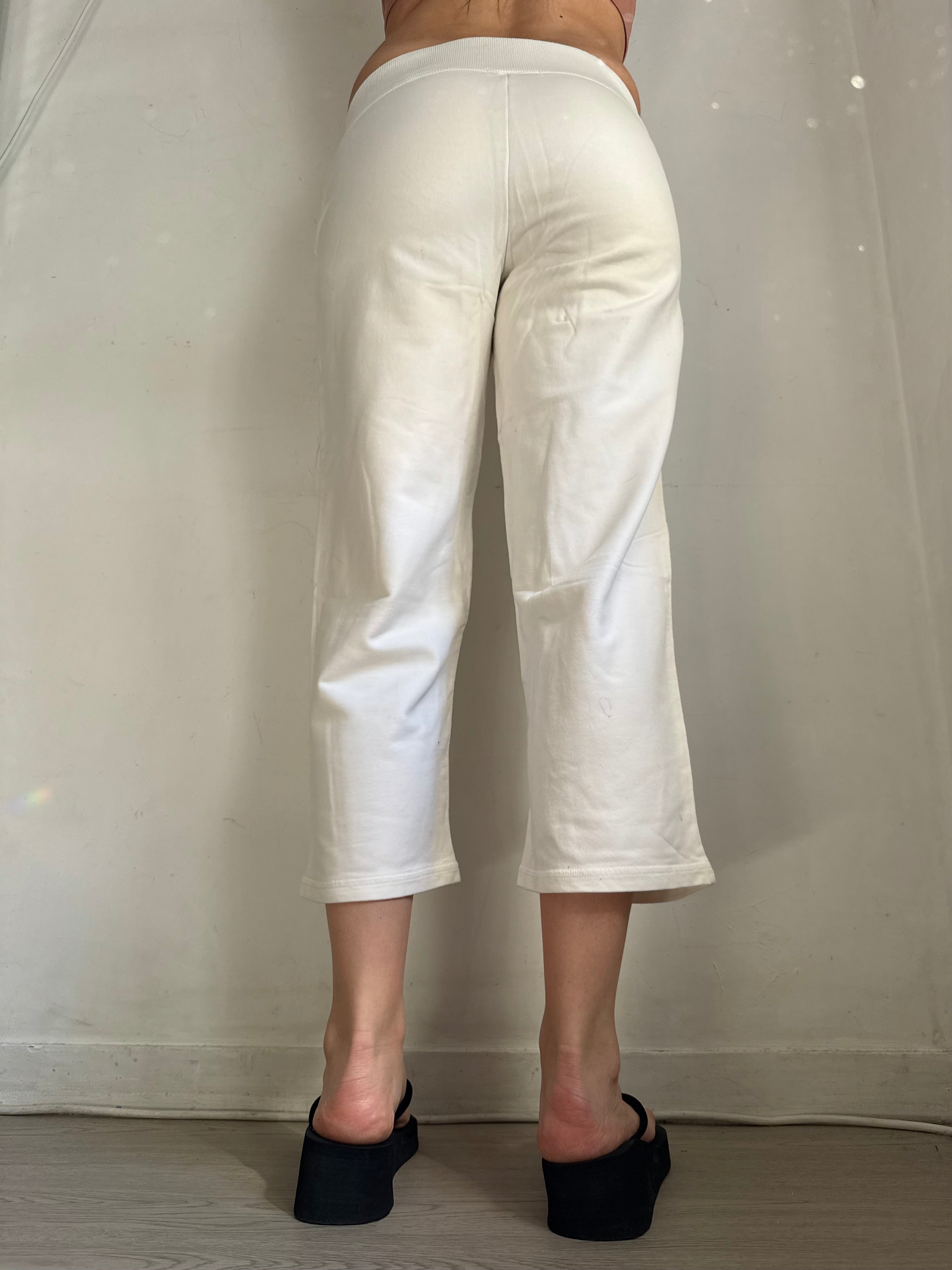White activewear low waist capri pants (S/M)