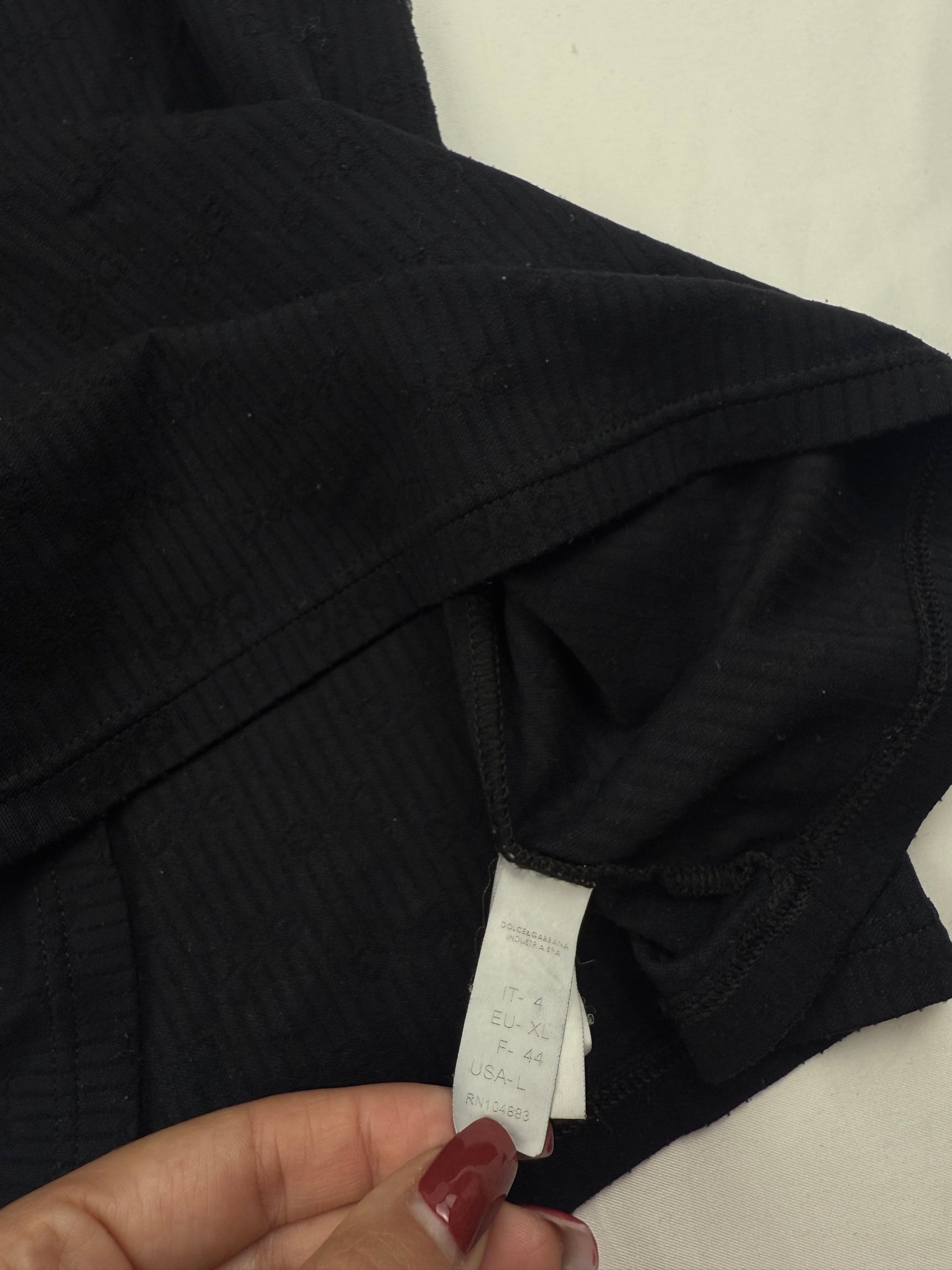 Black cotton ribbed tight fit tee (XL)