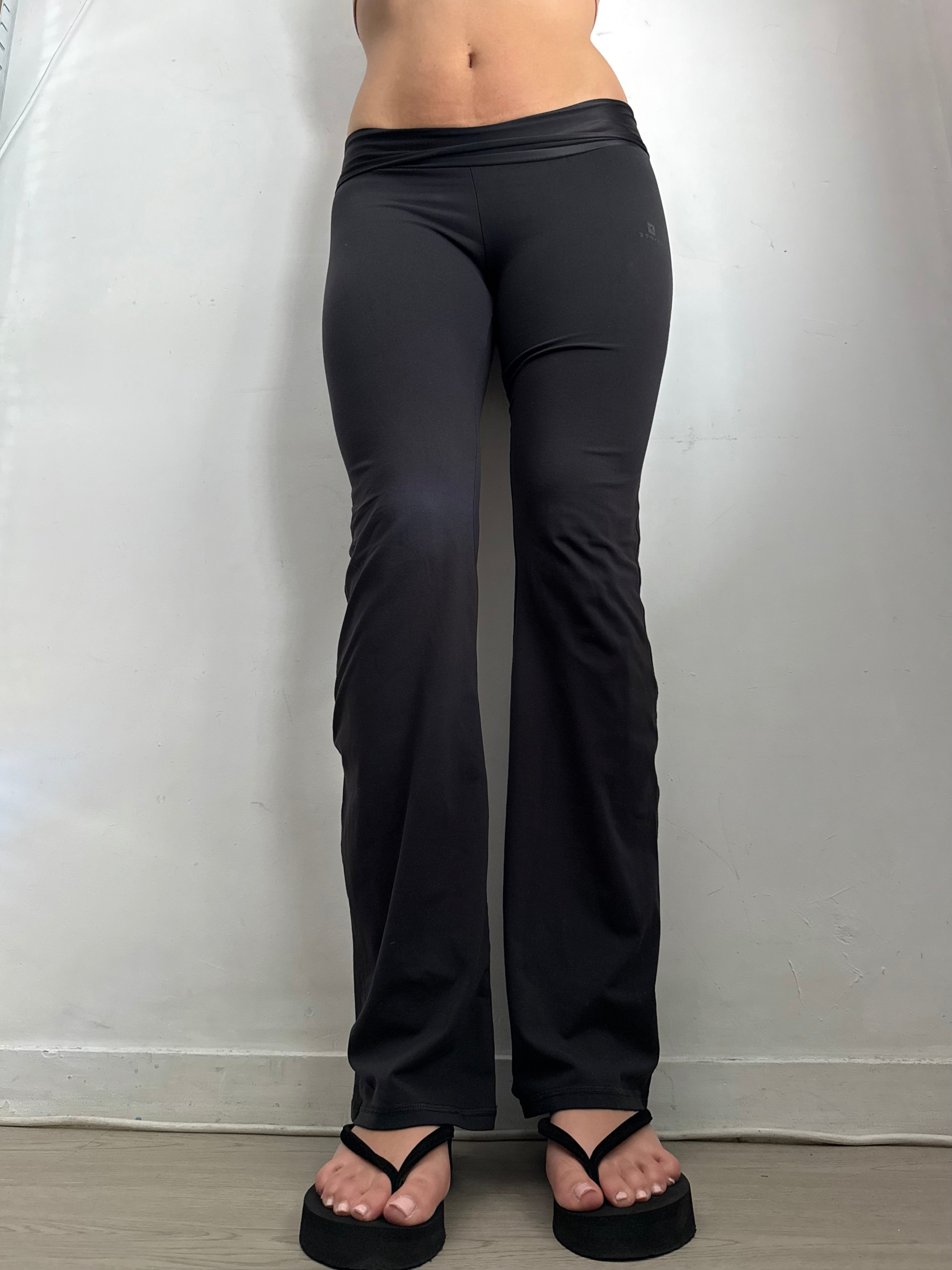 Black activewear stretchy flare pants (XS)