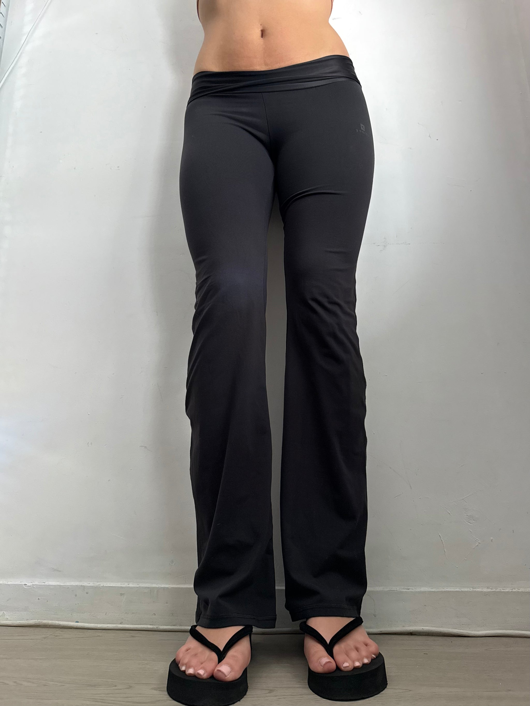 Black activewear stretchy flare pants (XS)