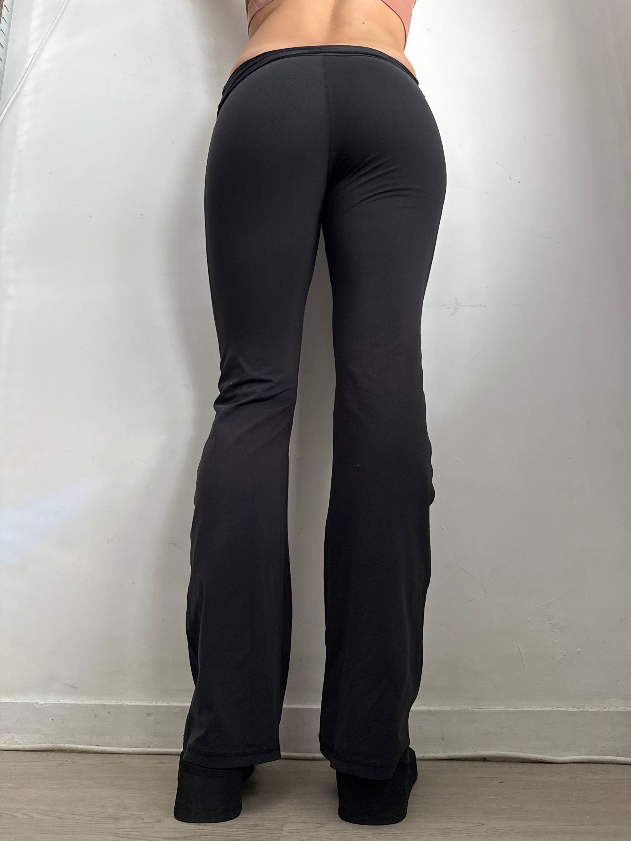 Black activewear stretchy flare pants (XS)
