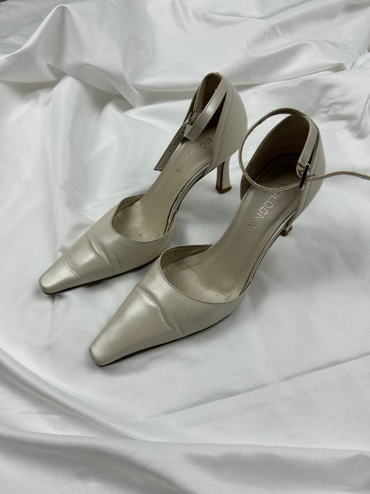 White cream  kitten heels pointed toes 100% real leather shoes (36)