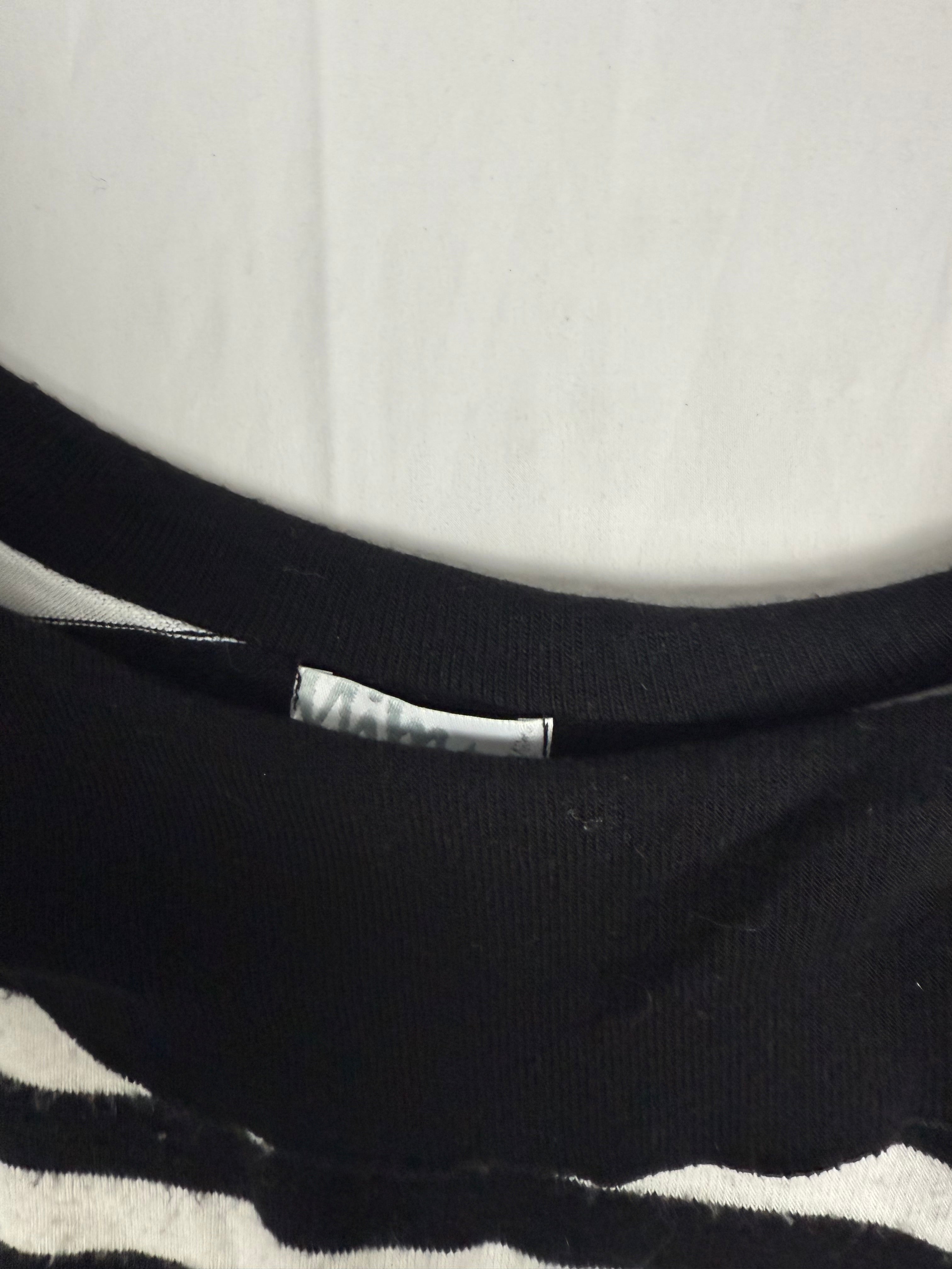 Black & white striped jumper (M)