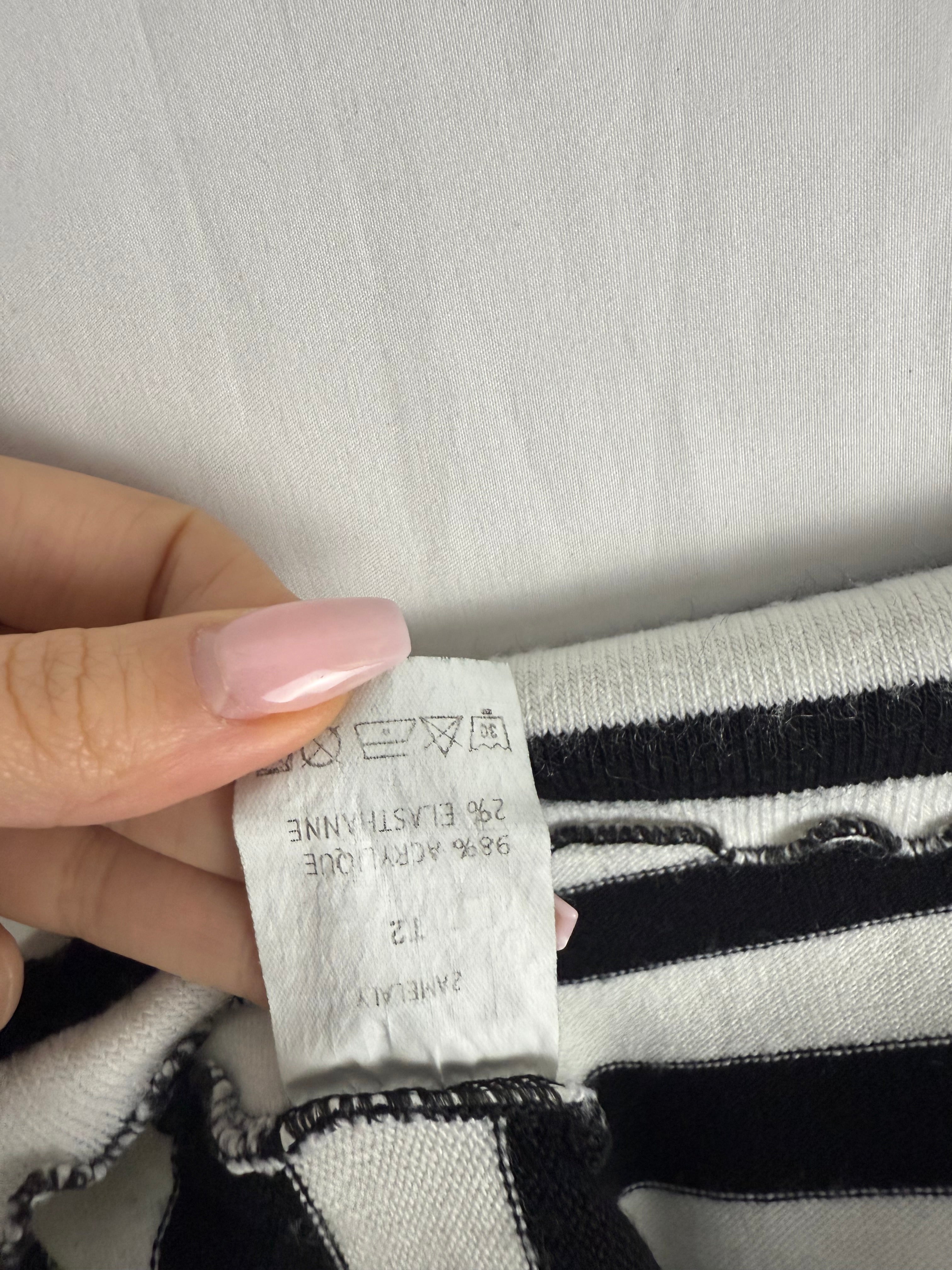 Black & white striped jumper (M)
