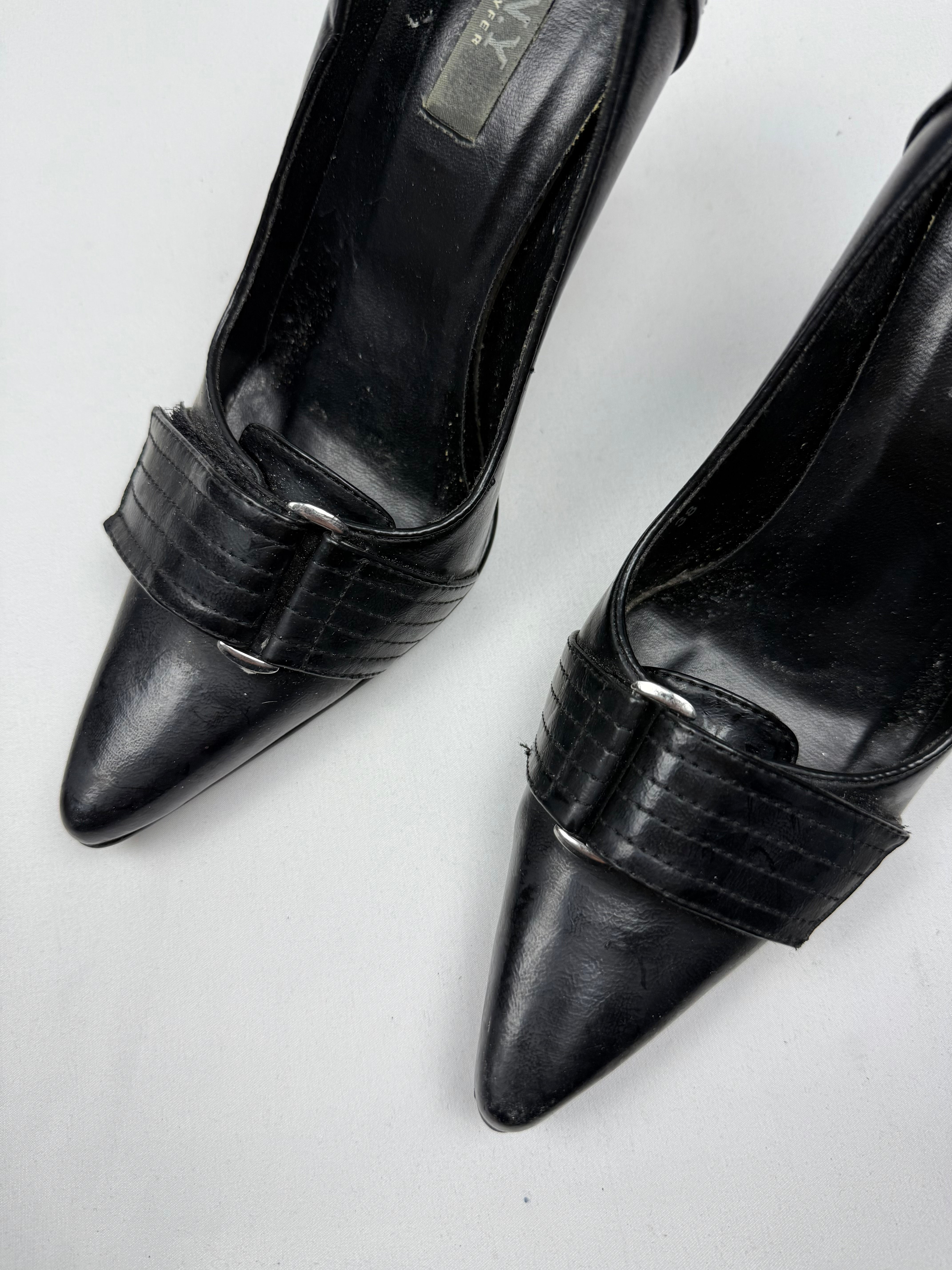 Black buckle belt pointed toes heels (38)