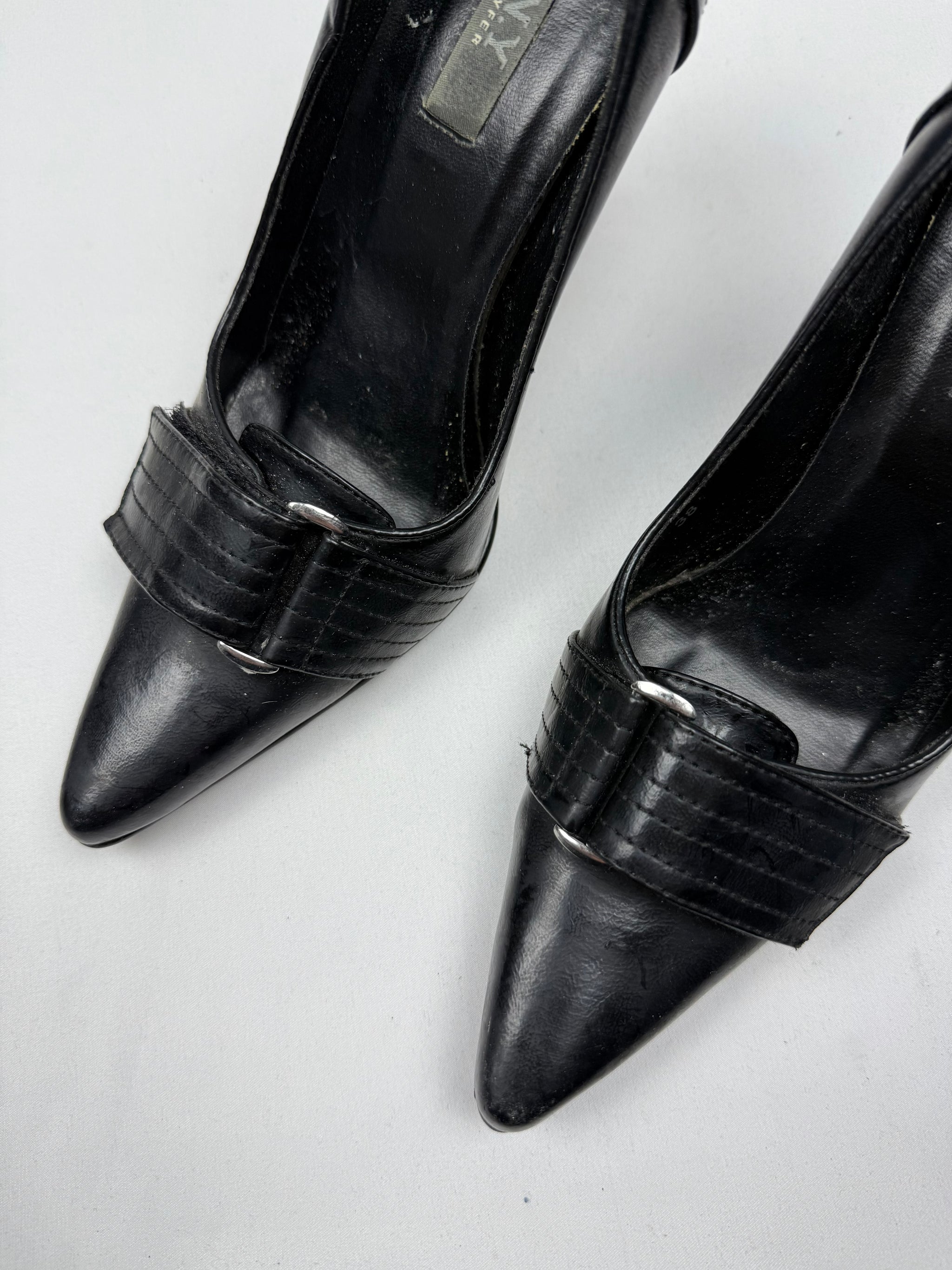 Black buckle belt pointed toes heels (38)