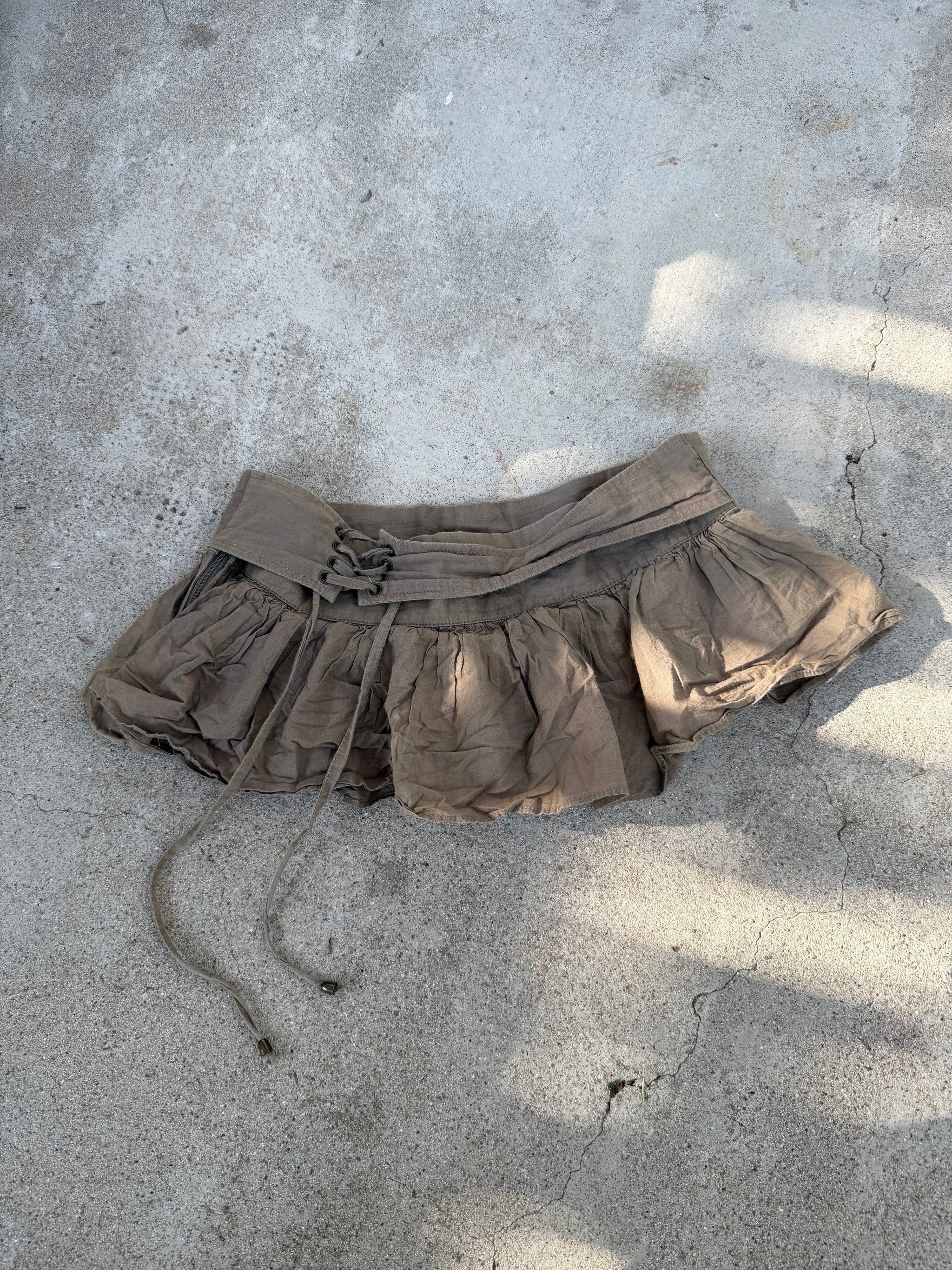 Khaki utility low rise mini skirt (S)