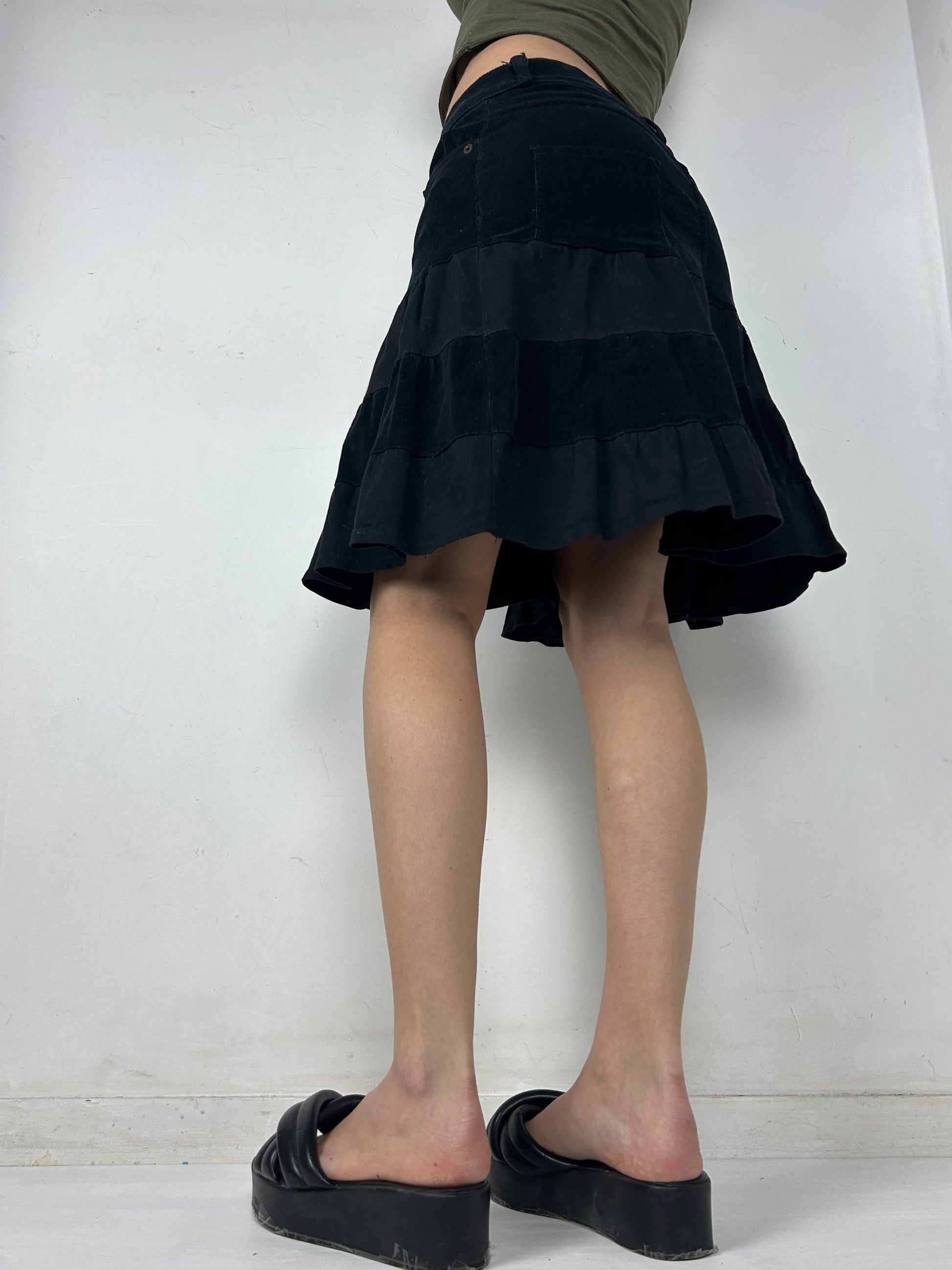 Black ribbed velvet denim pleated mid skirt (S/M)