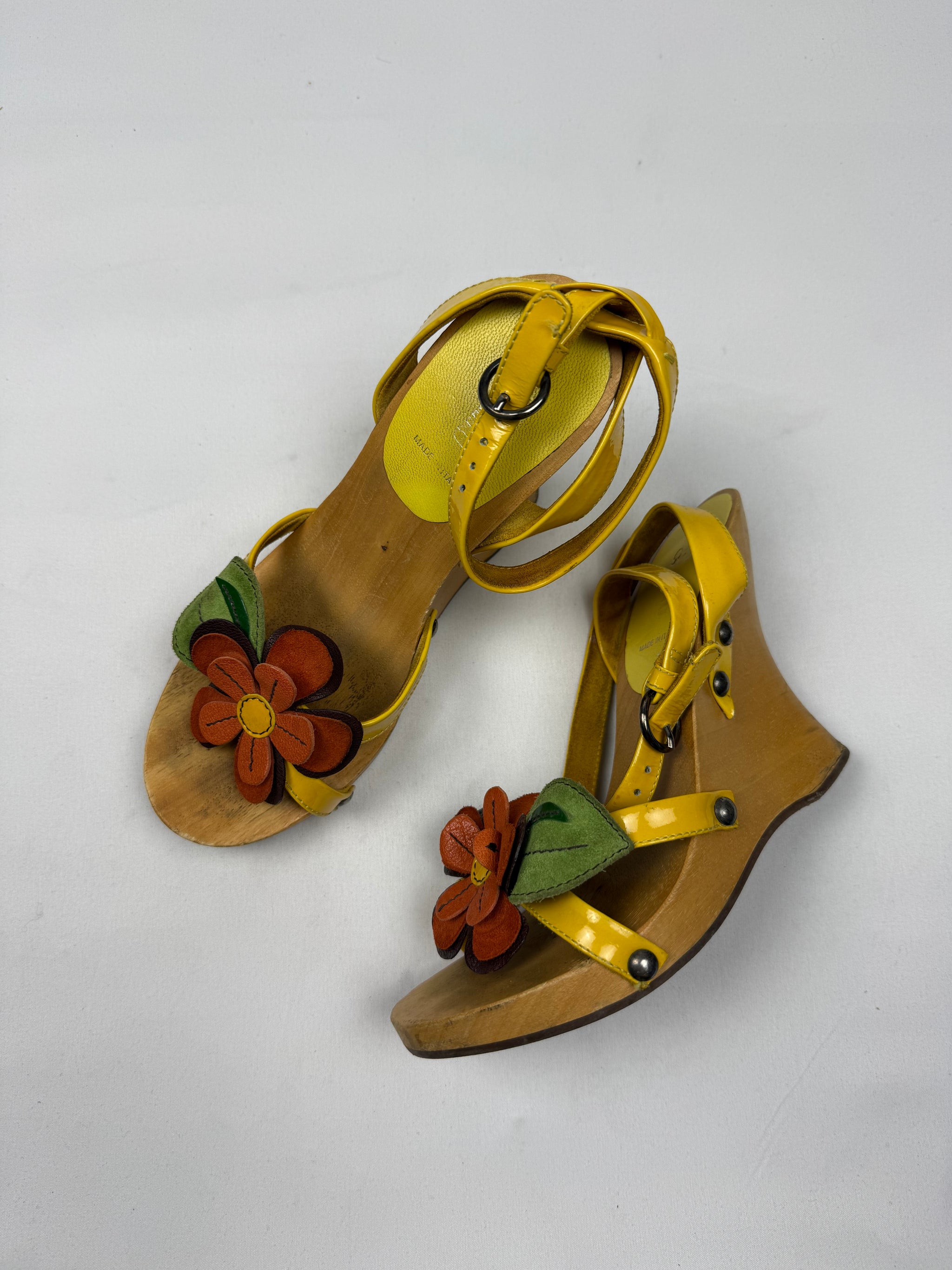 Yellow flower appliqué real leather wedge heels (36.5)