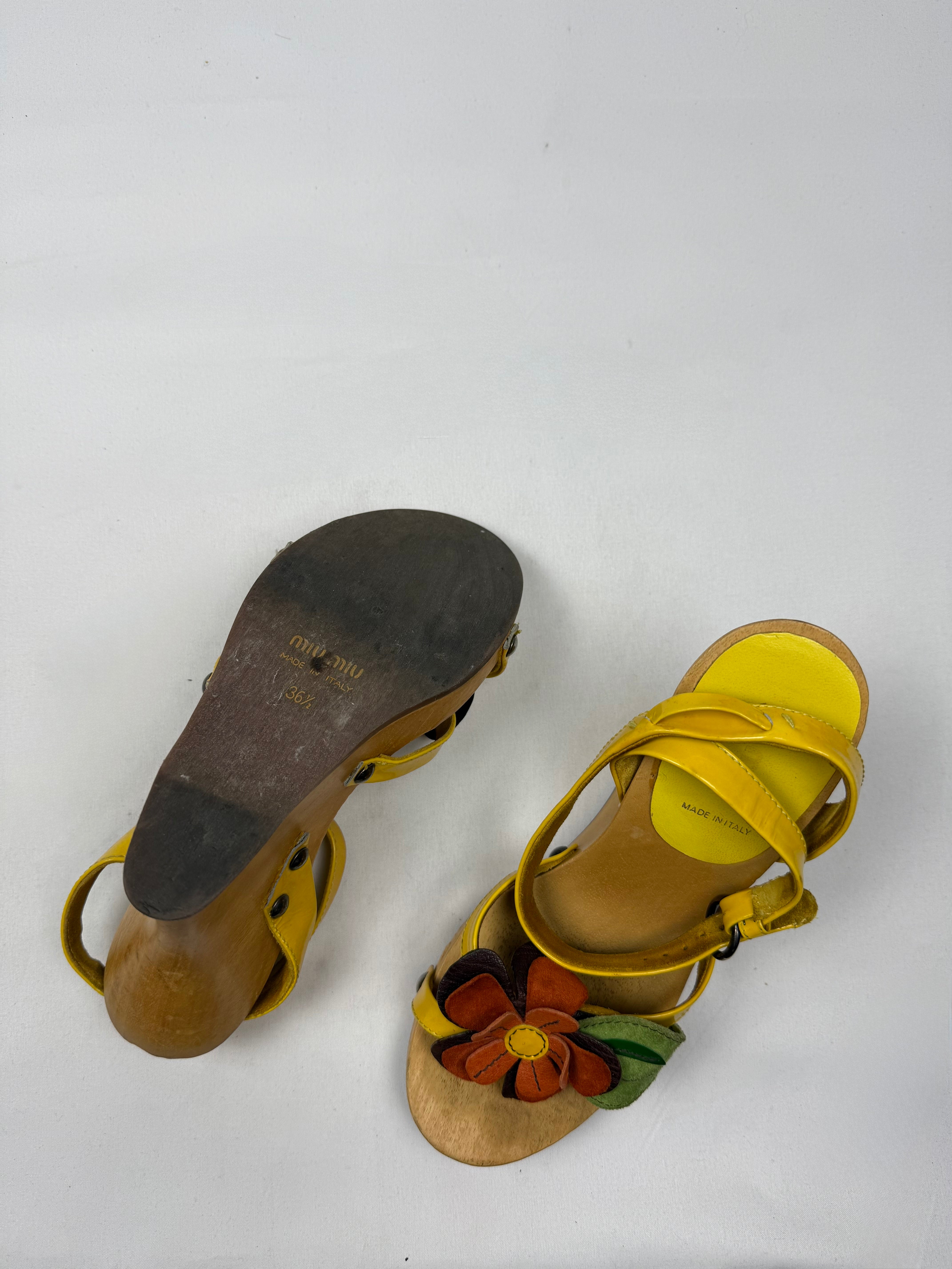 Yellow flower appliqué real leather wedge heels (36.5)