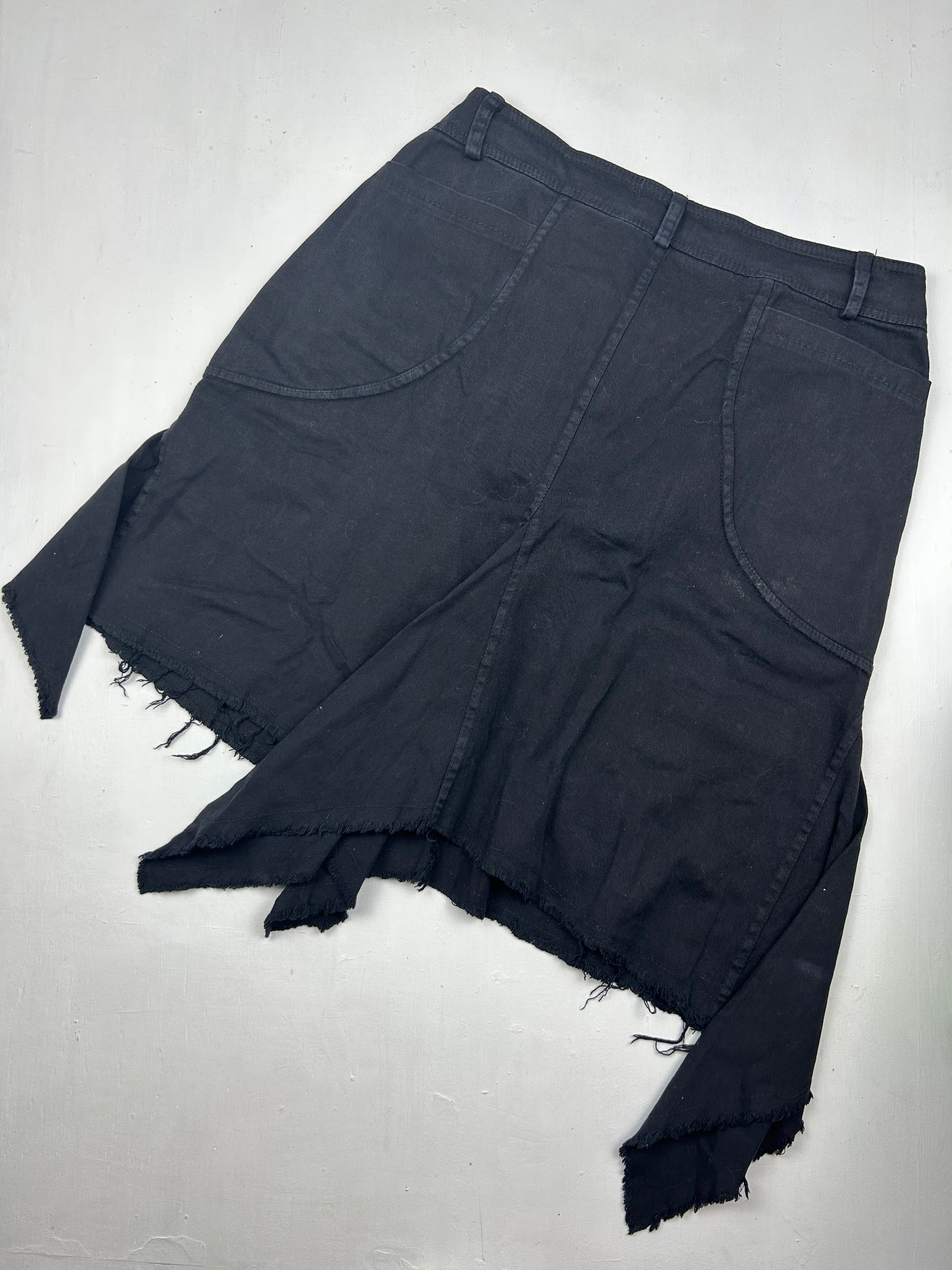 Black graphic low rise asymmetric mid skirt (S/M)
