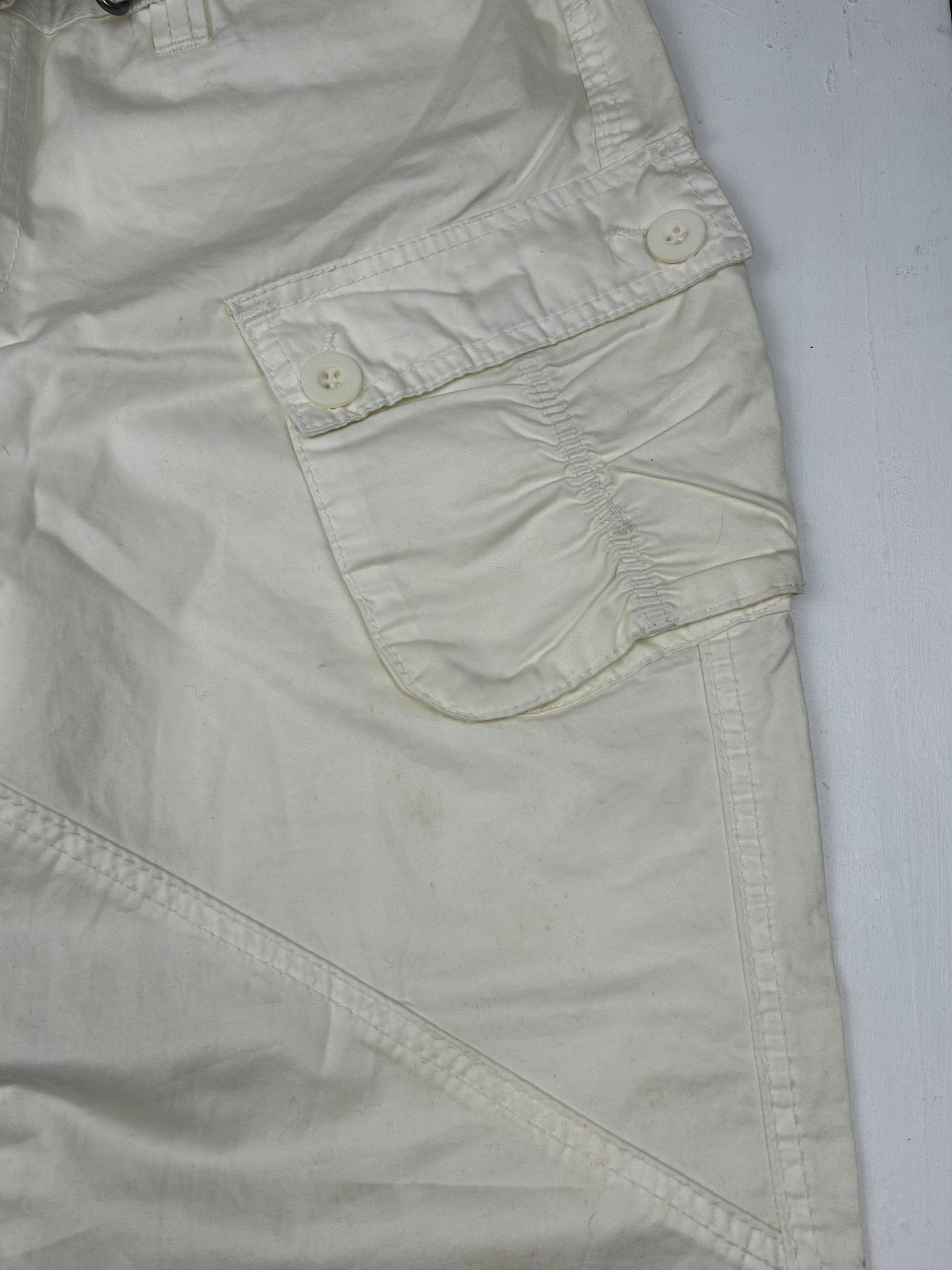 White brand new low rise capri pants (M)