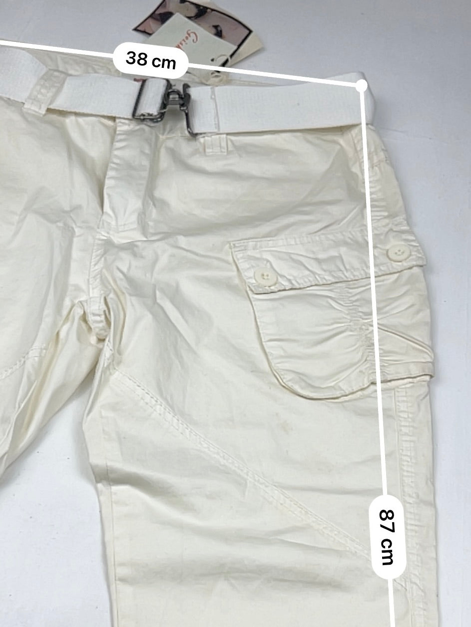 White brand new low rise capri pants (M)