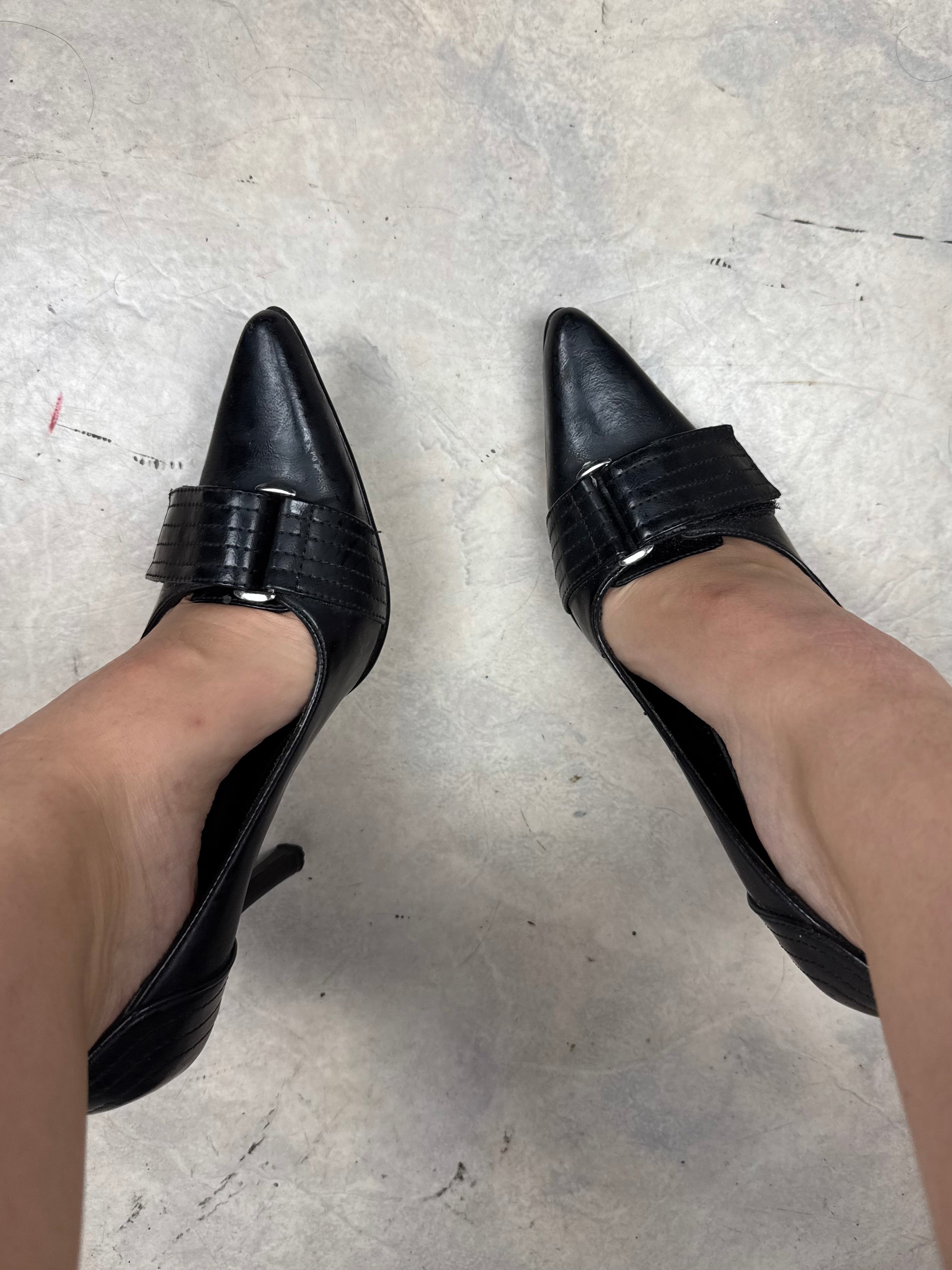 Black buckle belt pointed toes heels (38)