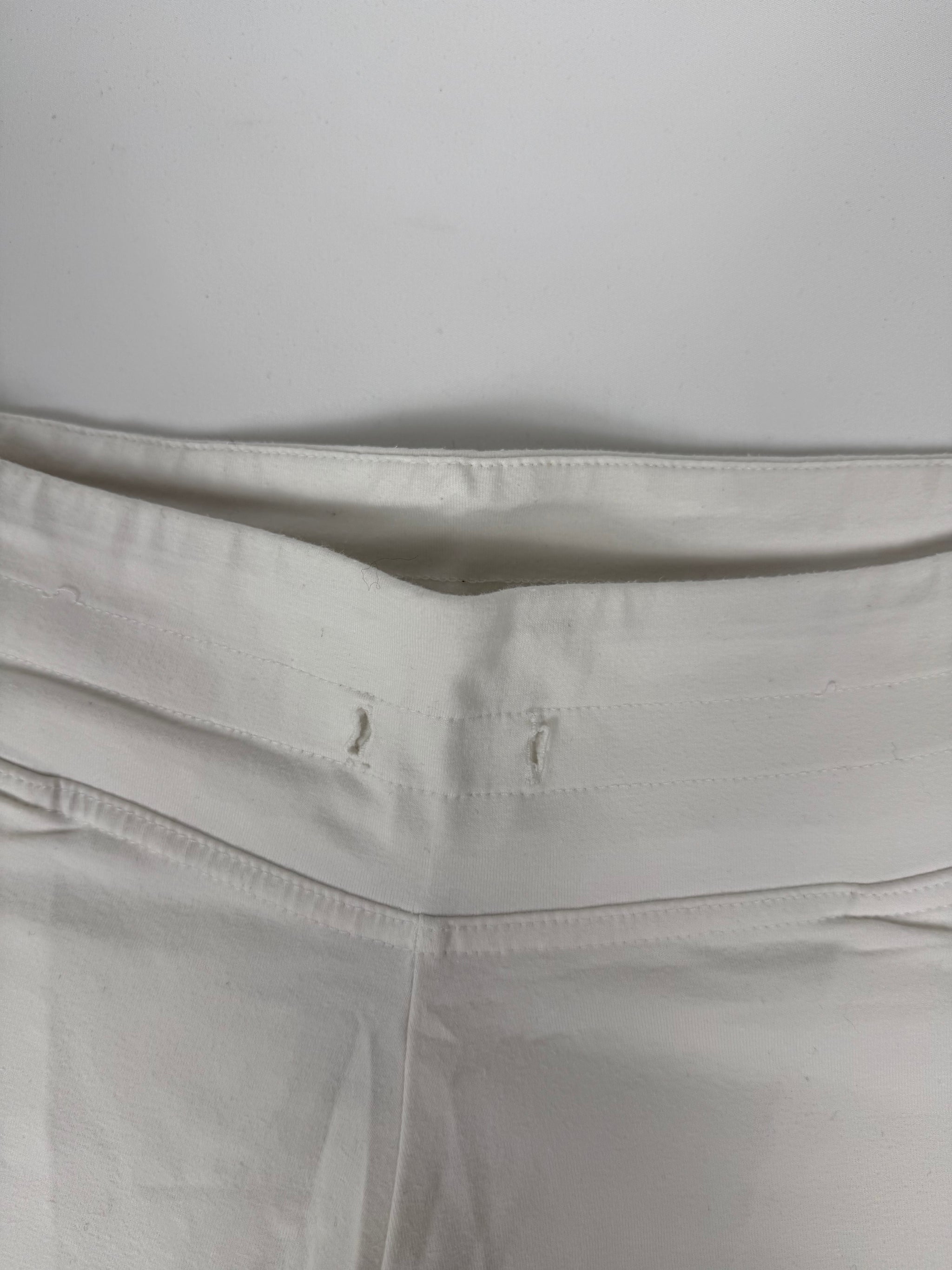 White activewear capri pants (L)