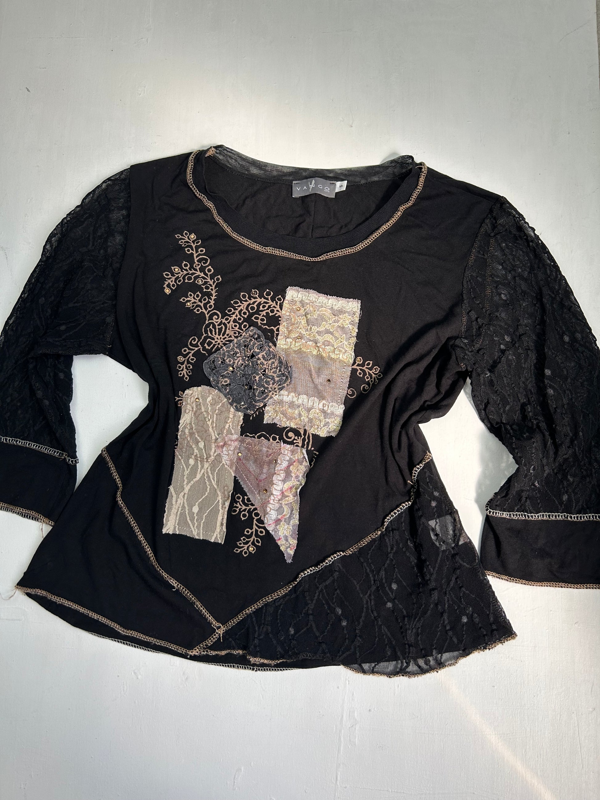 Black lace graphic long sleeves top (XL)