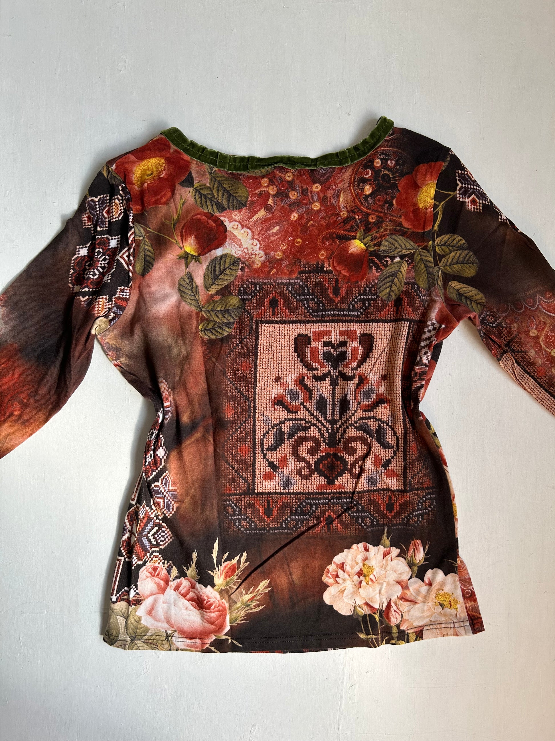 Brown graphic  long sleeves top (S)