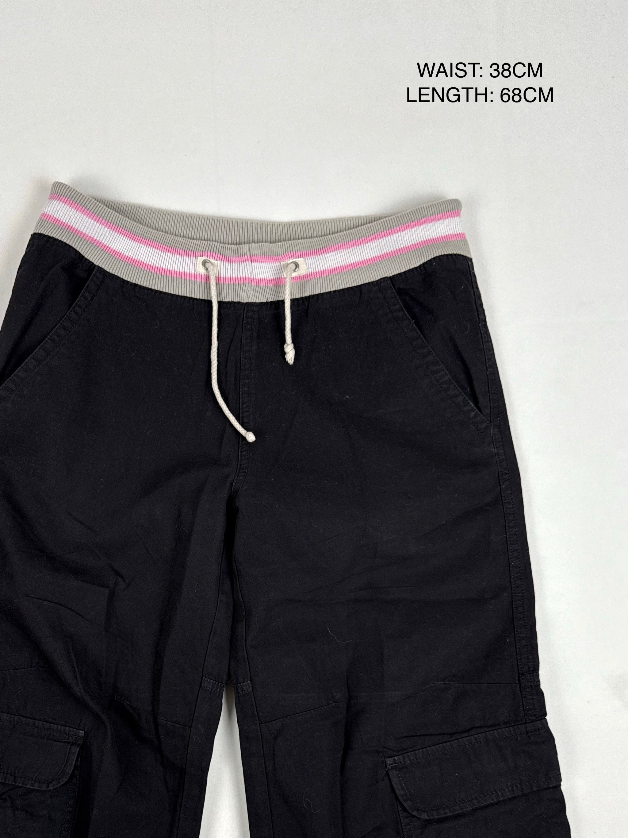 Black cargo low rise capri pants (S)