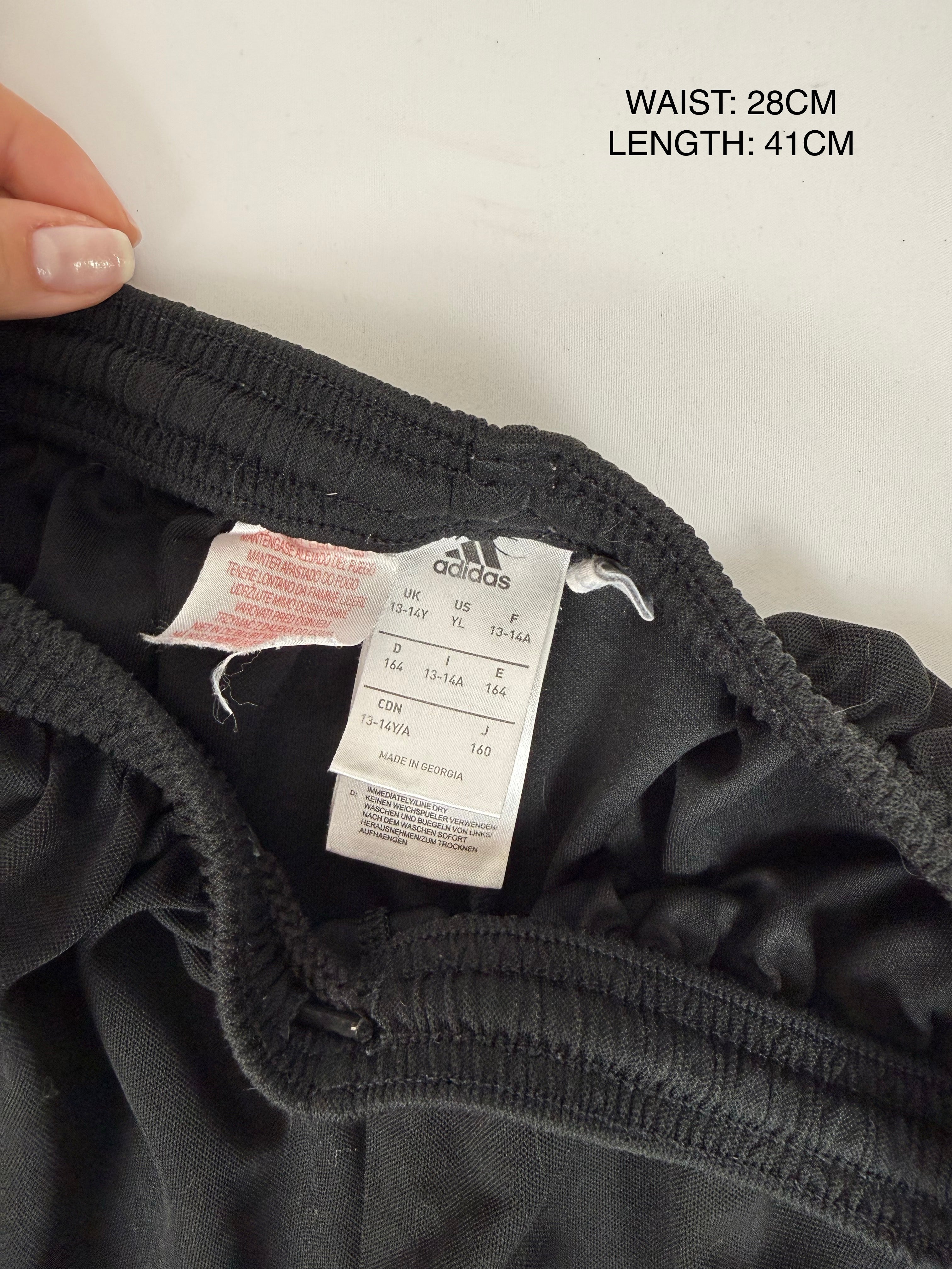 Black activewear mid short (S)