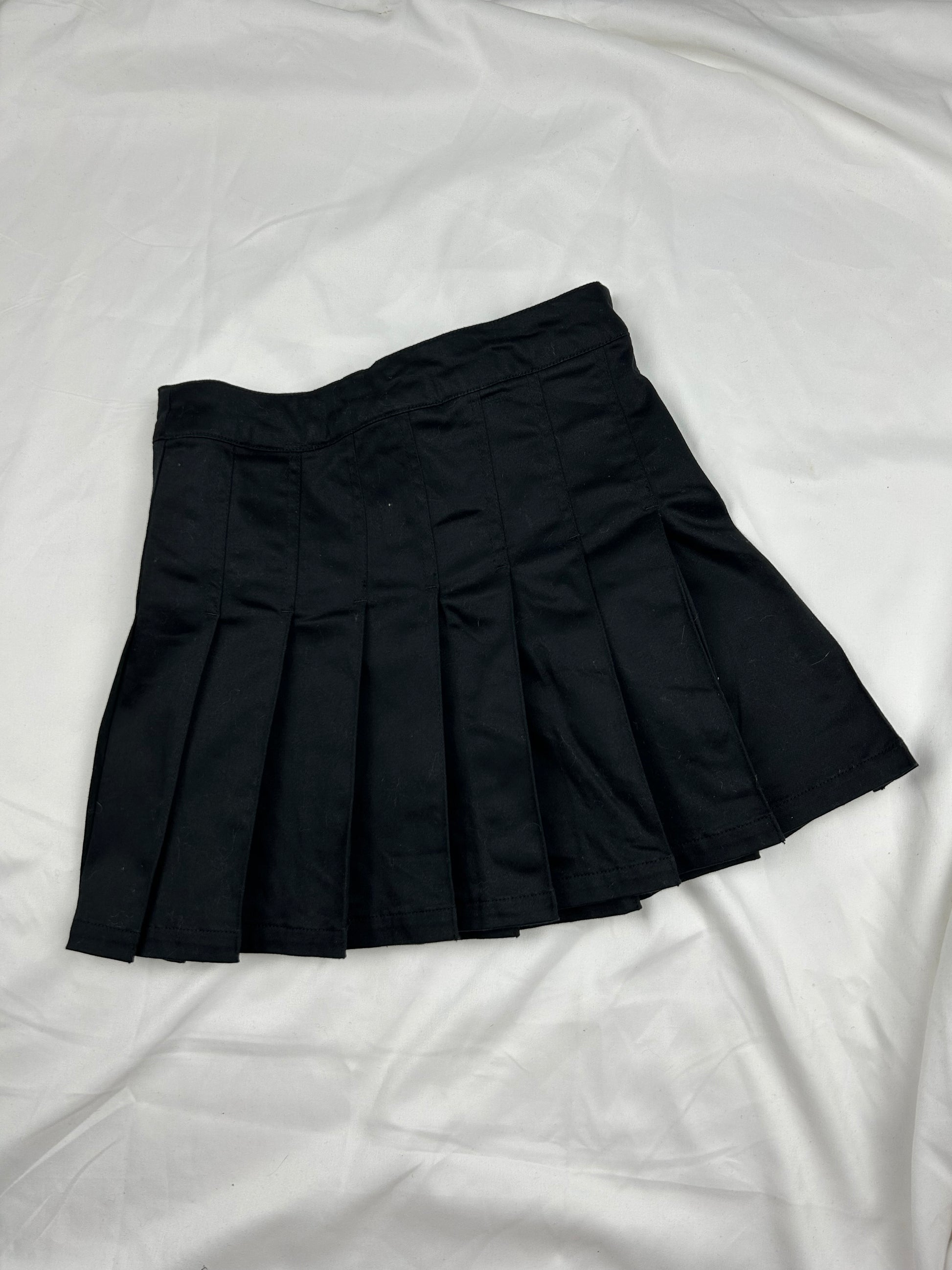 Black 100% cotton mid rise pleated mini skirt (XS)