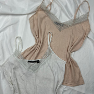 Lace detail cami top (M/L)