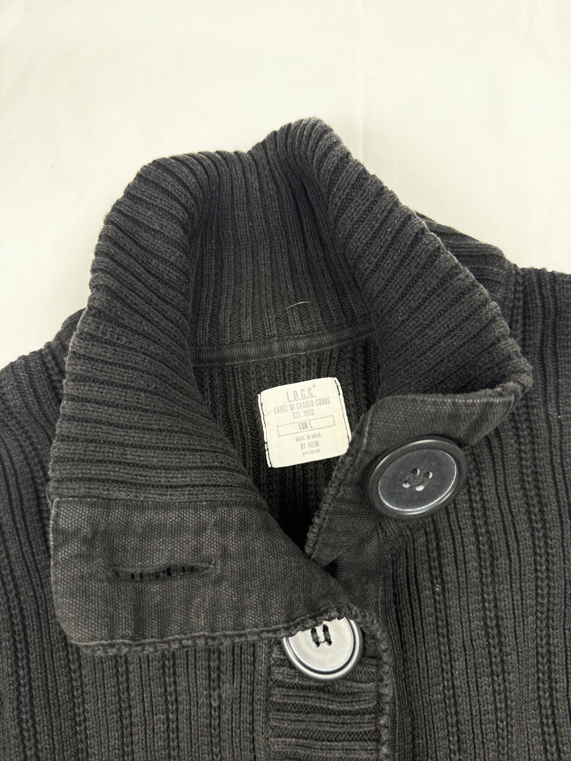 Black ribbed buttons up jumper (M)