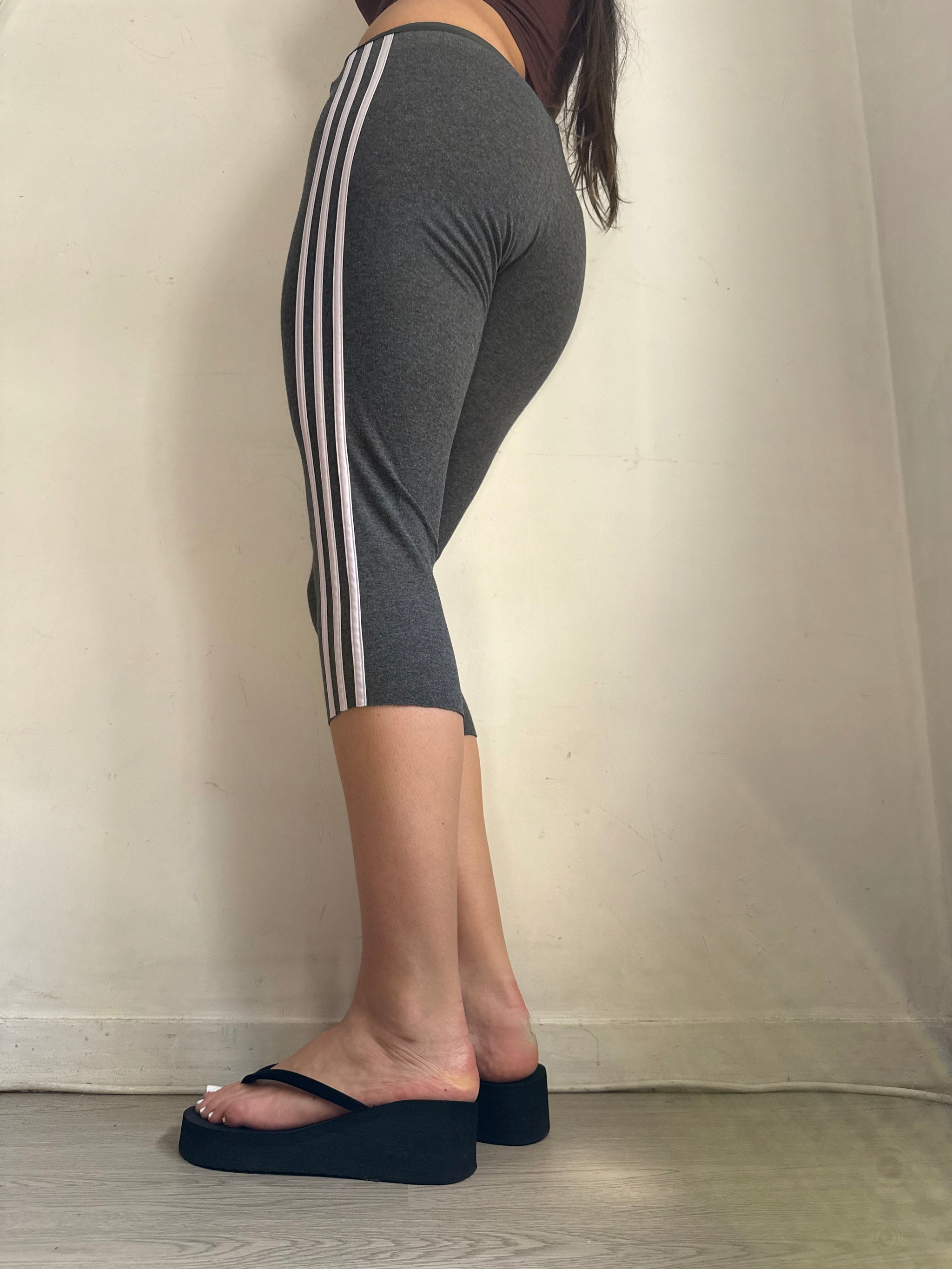 Grey activewear low waist capri pants (S/M)