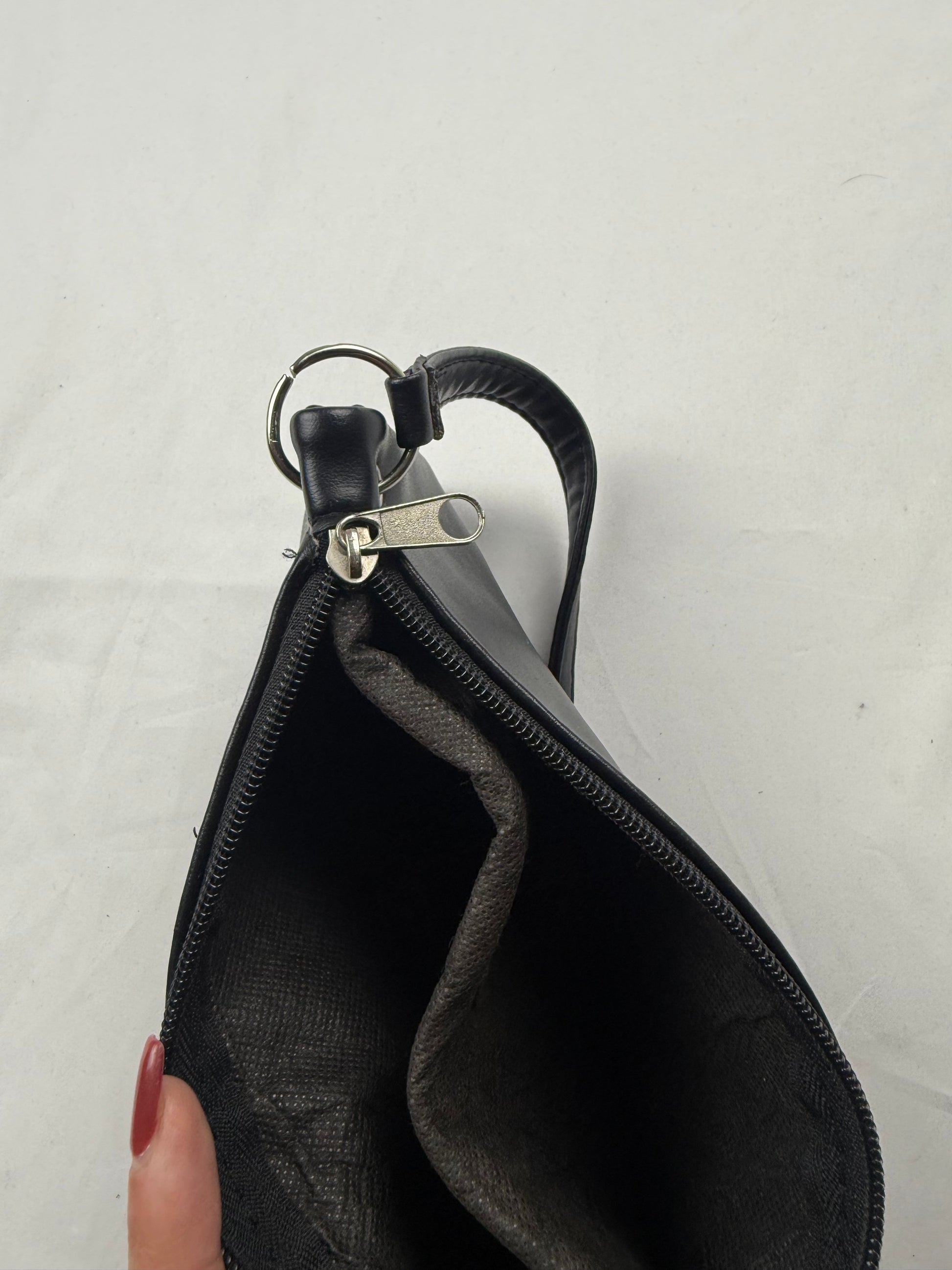 Black pochette shoulder bag (25x11cm)